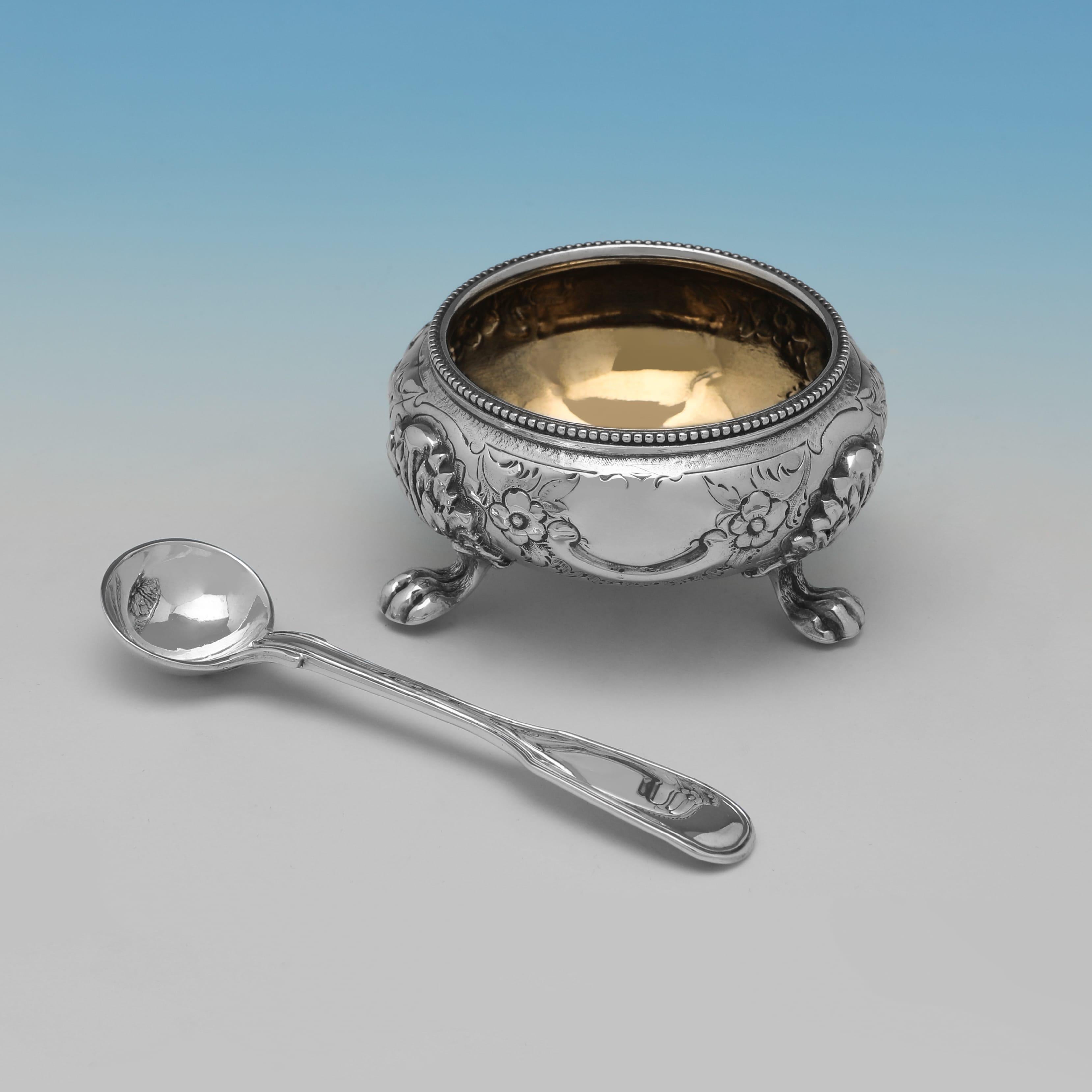 Anglais Salières et cuillères anciennes en argent sterling de Londres par Goldsmiths Alliance 1880 en vente