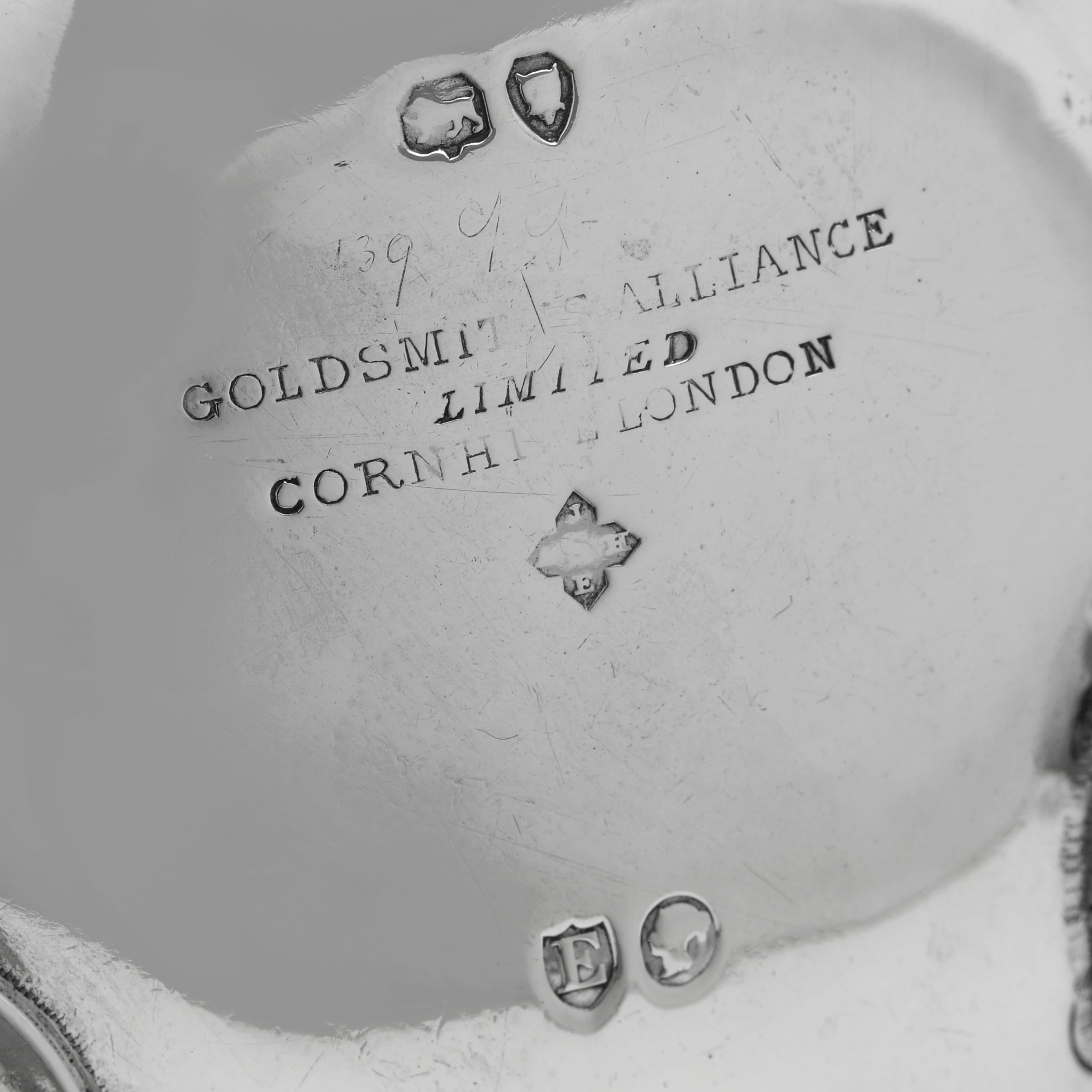 Fin du XIXe siècle Salières et cuillères anciennes en argent sterling de Londres par Goldsmiths Alliance 1880 en vente