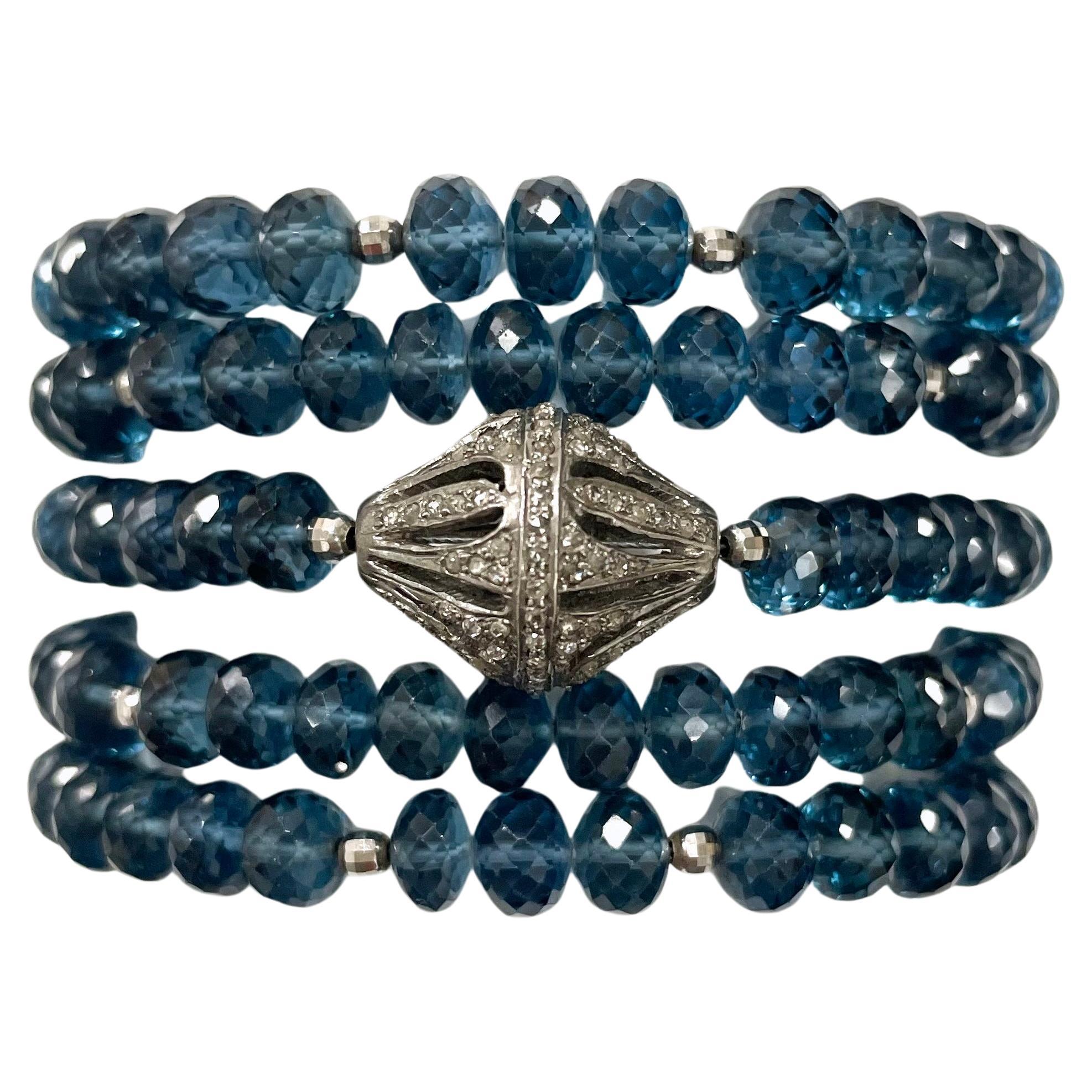 Mehrreihiges Londoner Armband aus blauem Quarz und Diamanten im Angebot