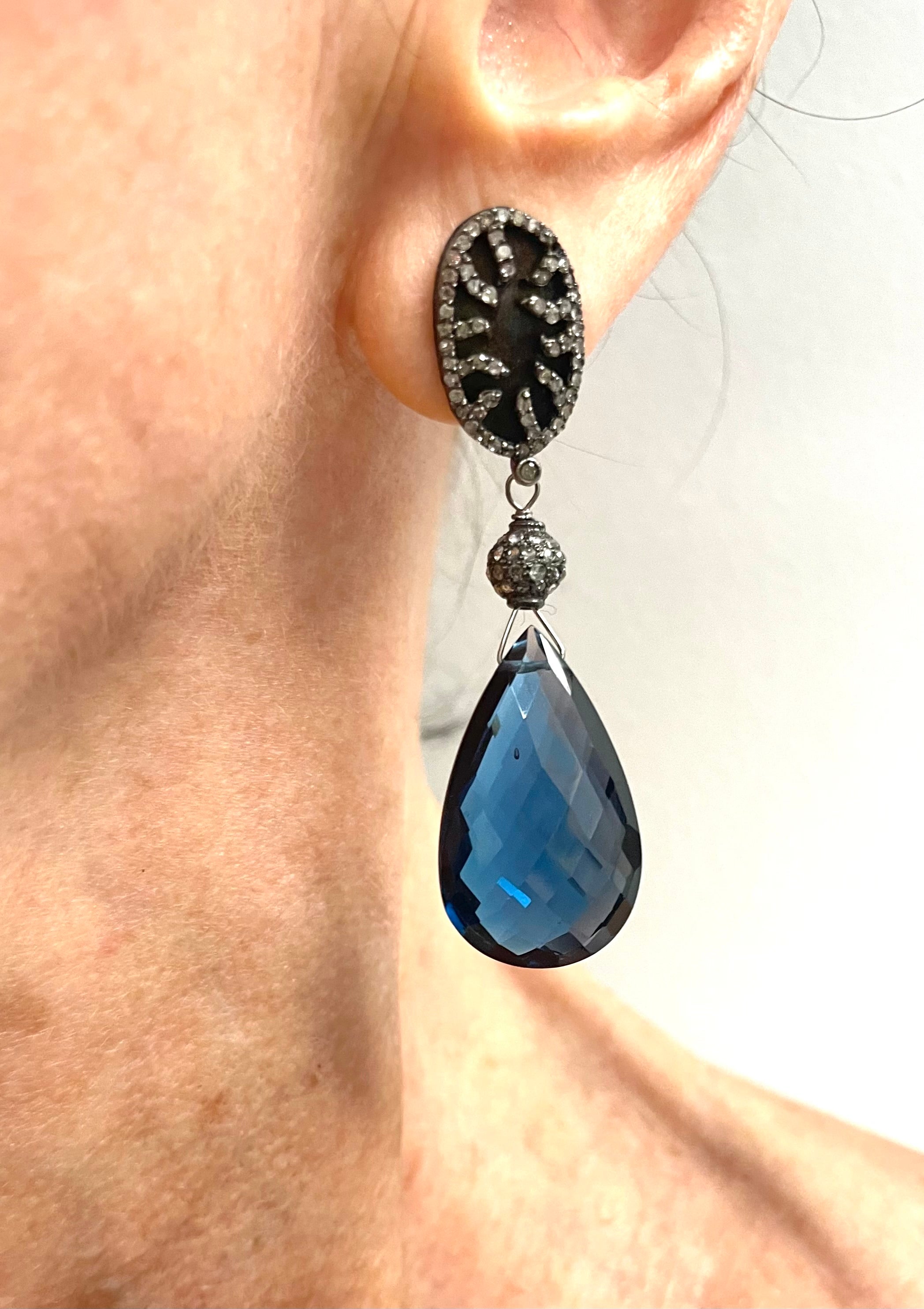Collier Paradizia en quartz bleu et diamants de Londres en vente 4