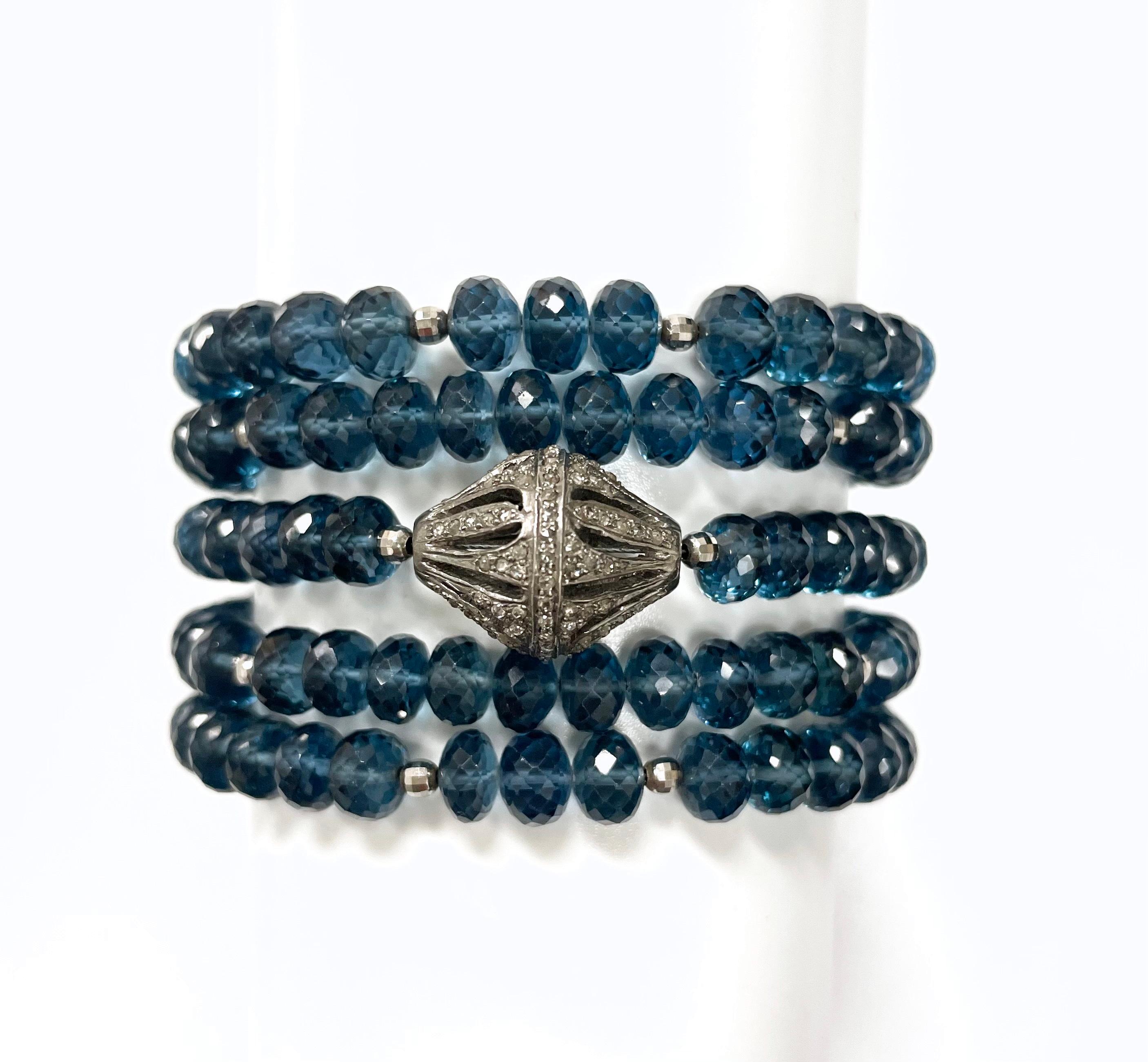 Collana Paradizia con ciondolo in quarzo blu di Londra e diamanti in vendita 6