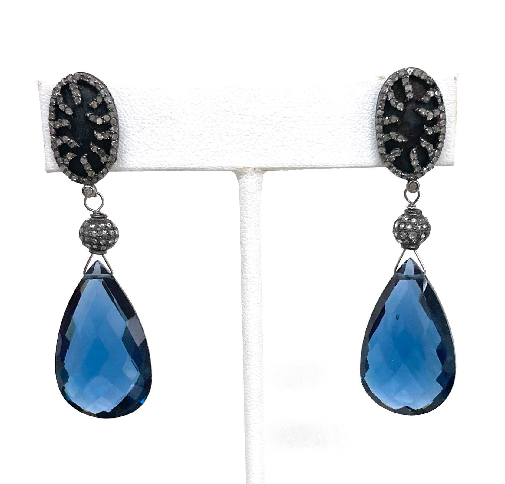 London Blue Quartz and Diamond Pendant Paradizia Necklace In New Condition For Sale In Laguna Beach, CA