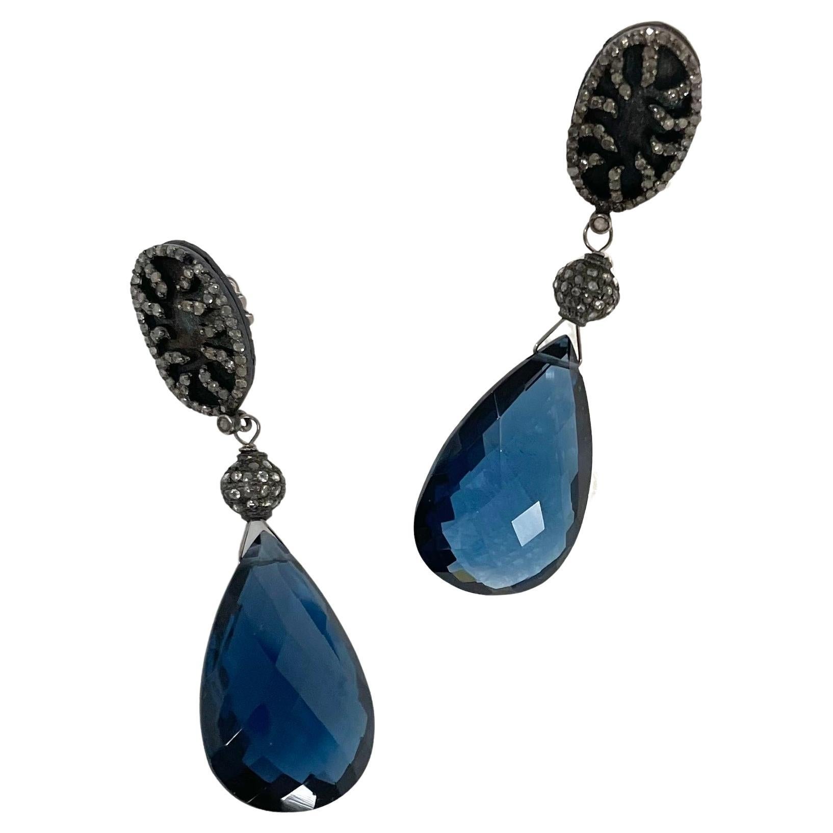 Boucles d'oreilles Paradizia en quartz bleu de Londres et diamants pavés en titane en vente 2
