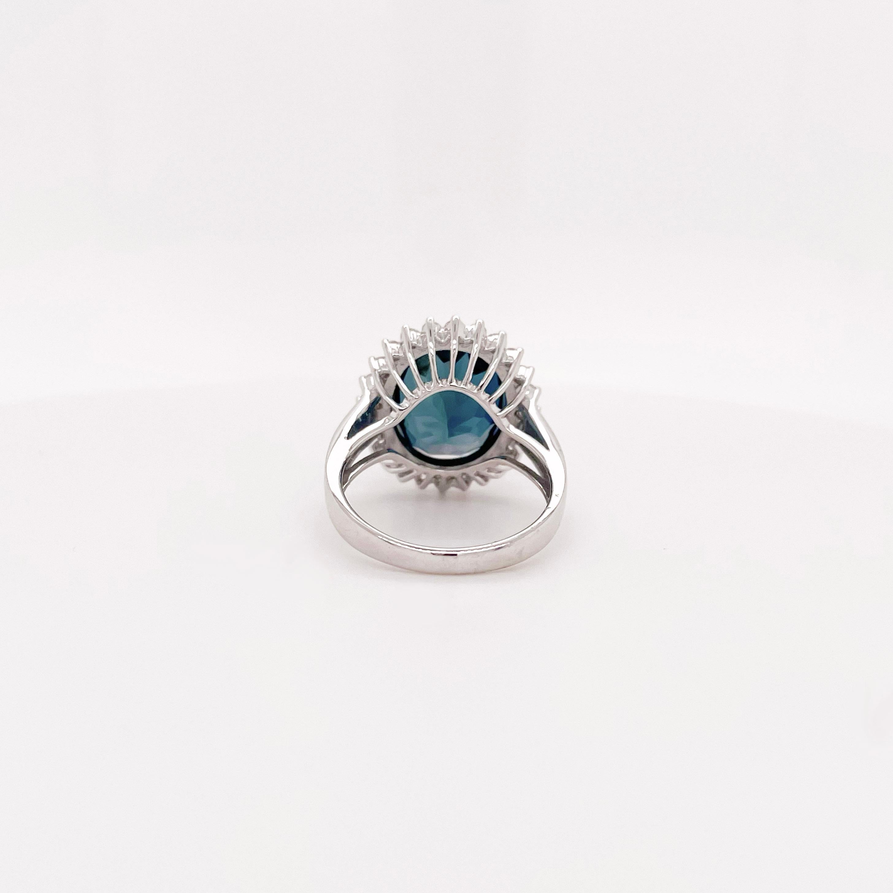 in vendita:  Anello London Blue con alone di diamanti in oro bianco 14K Anello a grappolo in London Blue 3