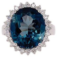 Bague London Blue avec halo de diamants et bague grappe en or blanc 14 carats en bleu de Londres