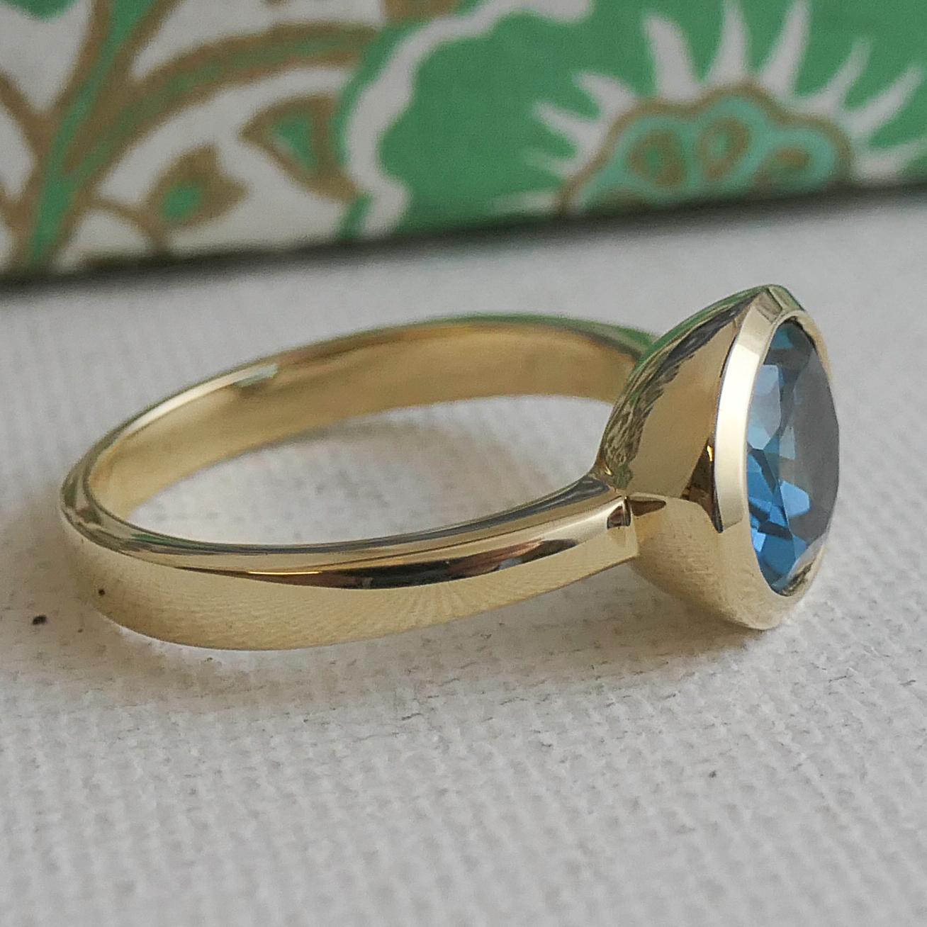 Oval Cut London Blue Topaz 14kt Yellow Gold Ring - Size 7 For Sale