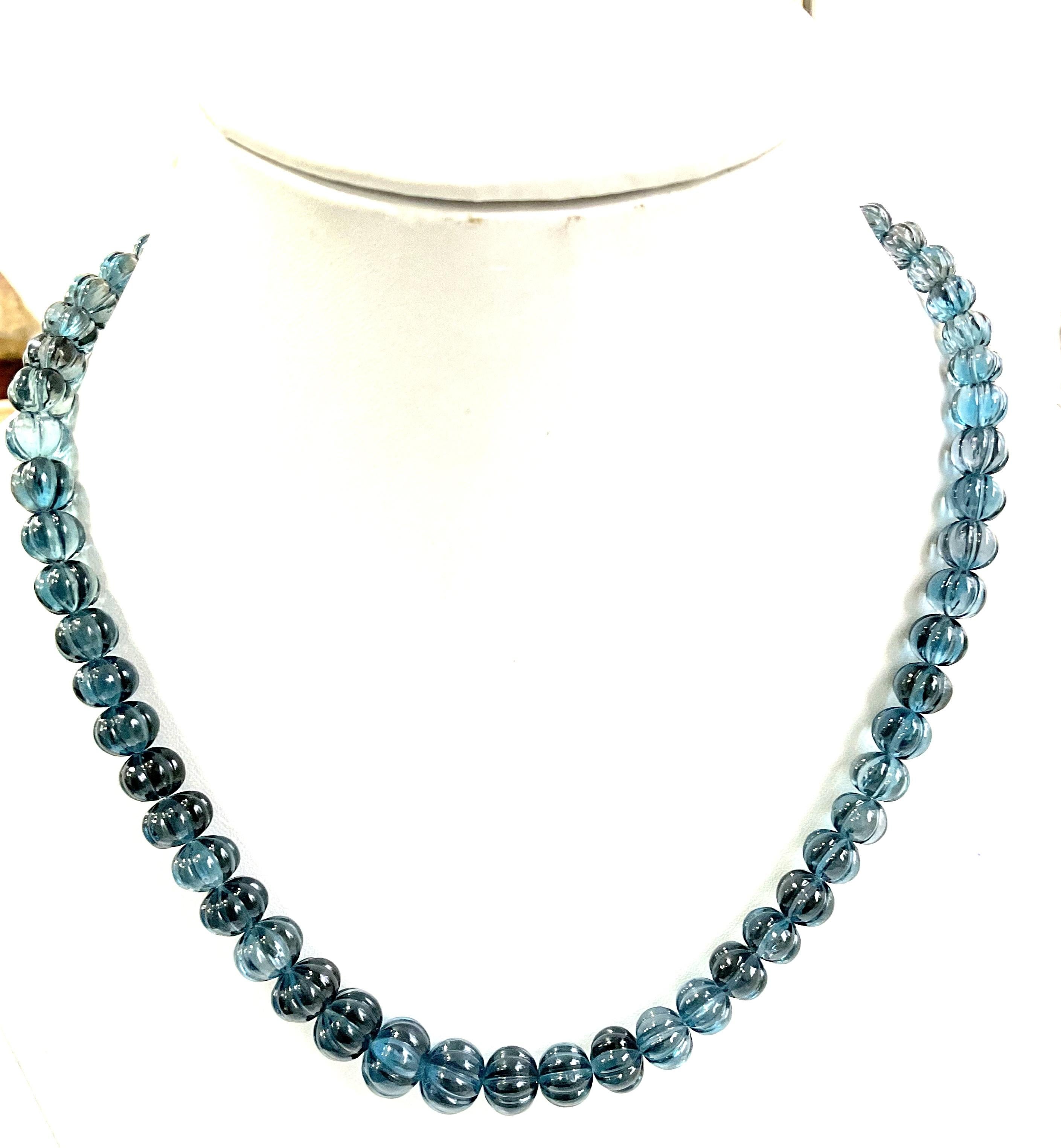 London Blue Topaz 351,24 Karat Bead Carved For Fine Jewelry Natürlicher Edelstein im Angebot 1