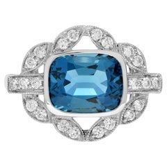 Londoner Verlobungsring aus 14 Karat Weißgold mit blauem Topas und Diamant im Art-déco-Stil