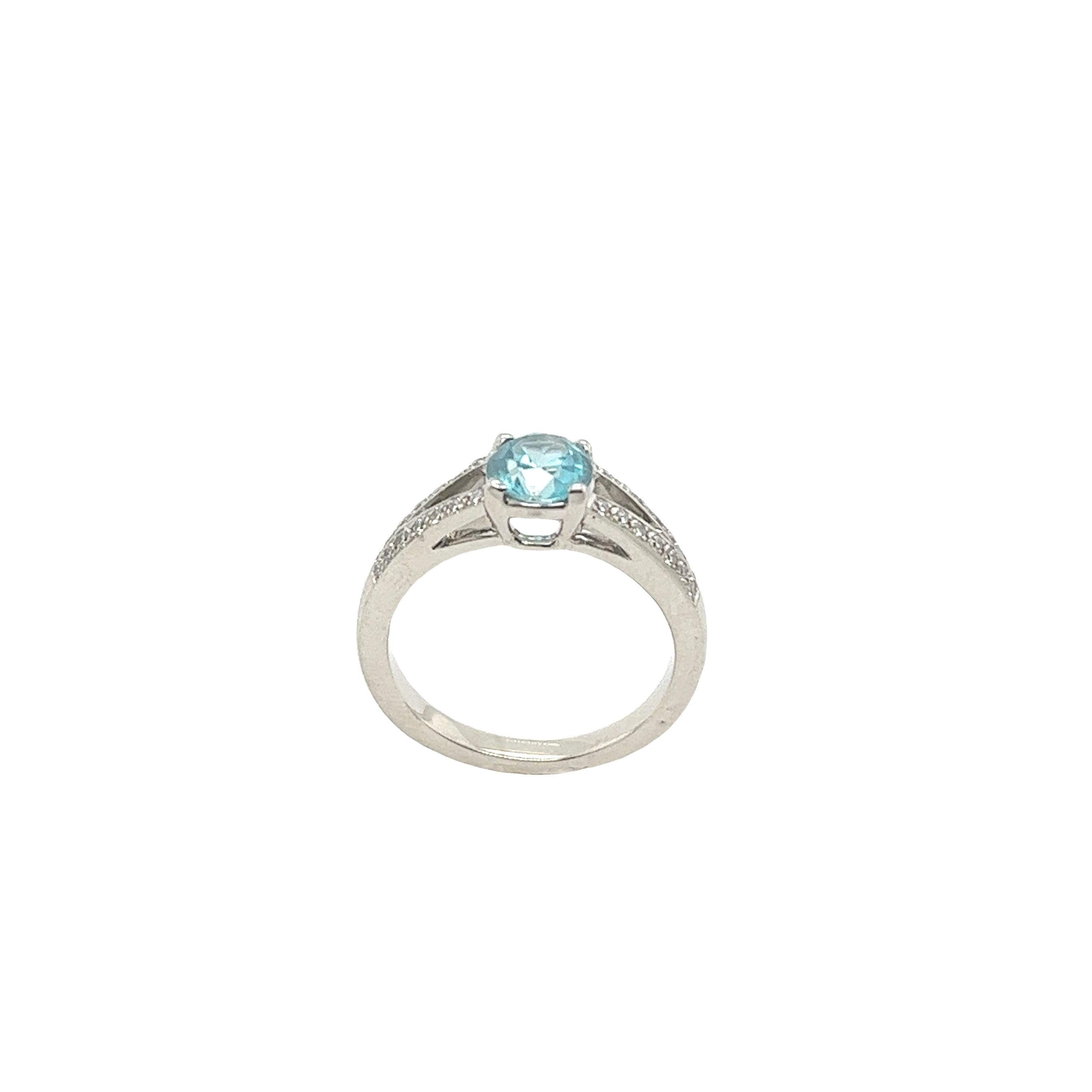 Round Cut London Blue Topaz and Diamond Ring Set In 18ct White Gold For Sale