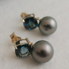 Pendientes de gota de oro amarillo de 14 quilates con topacio azul de Londres y perla de Tahití