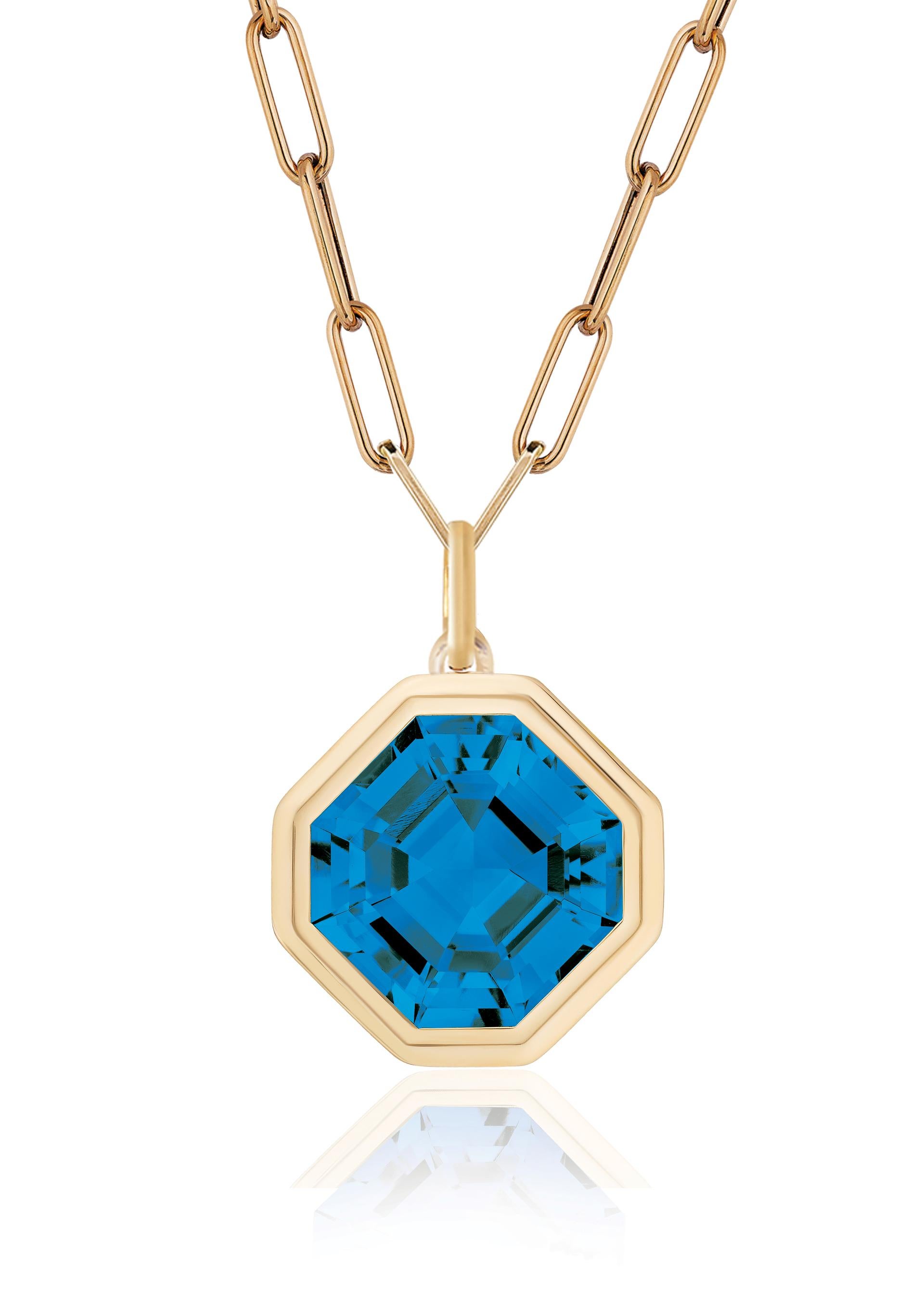 Pendentif en or jaune 18K serti d'une topaze bleue de Londres taillée à l'emporte-pièce en vente 1