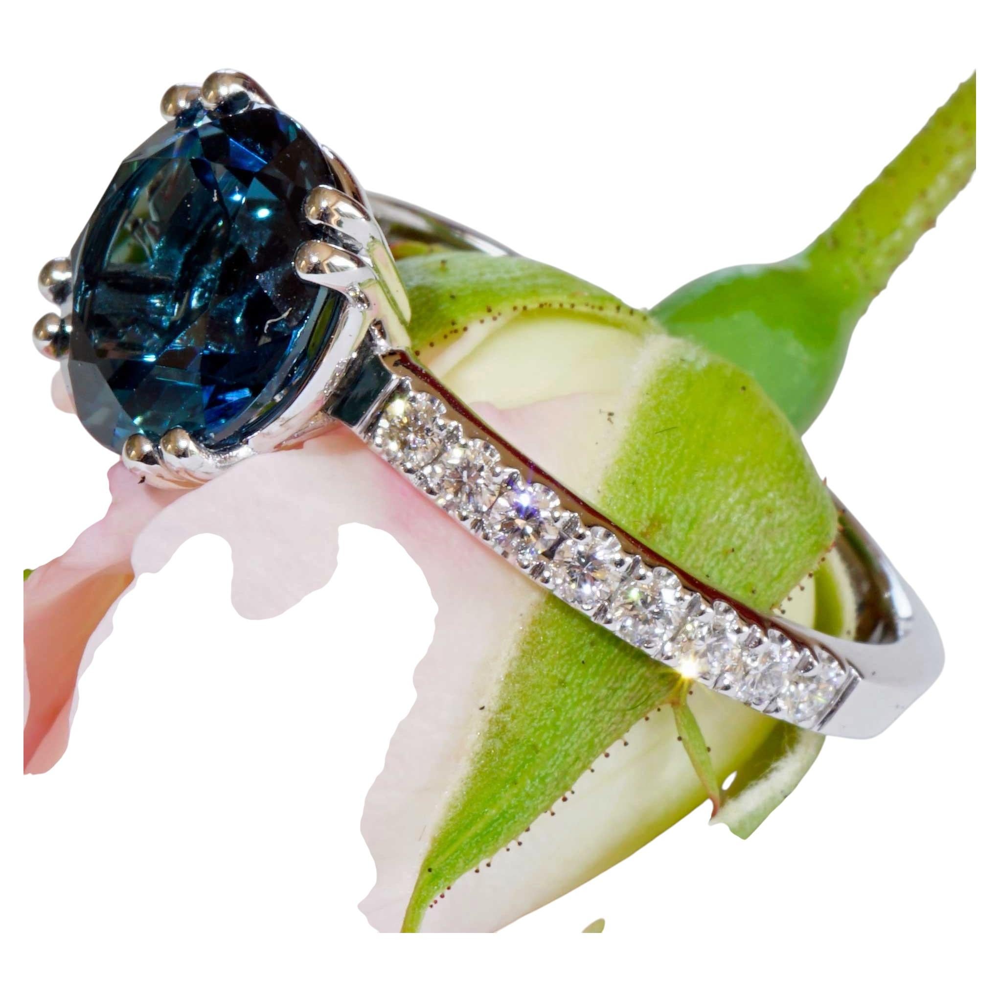 London Blue Topaz Brilliante Ring Or blanc 750 3.27 ct 0.33 ct made in Italy