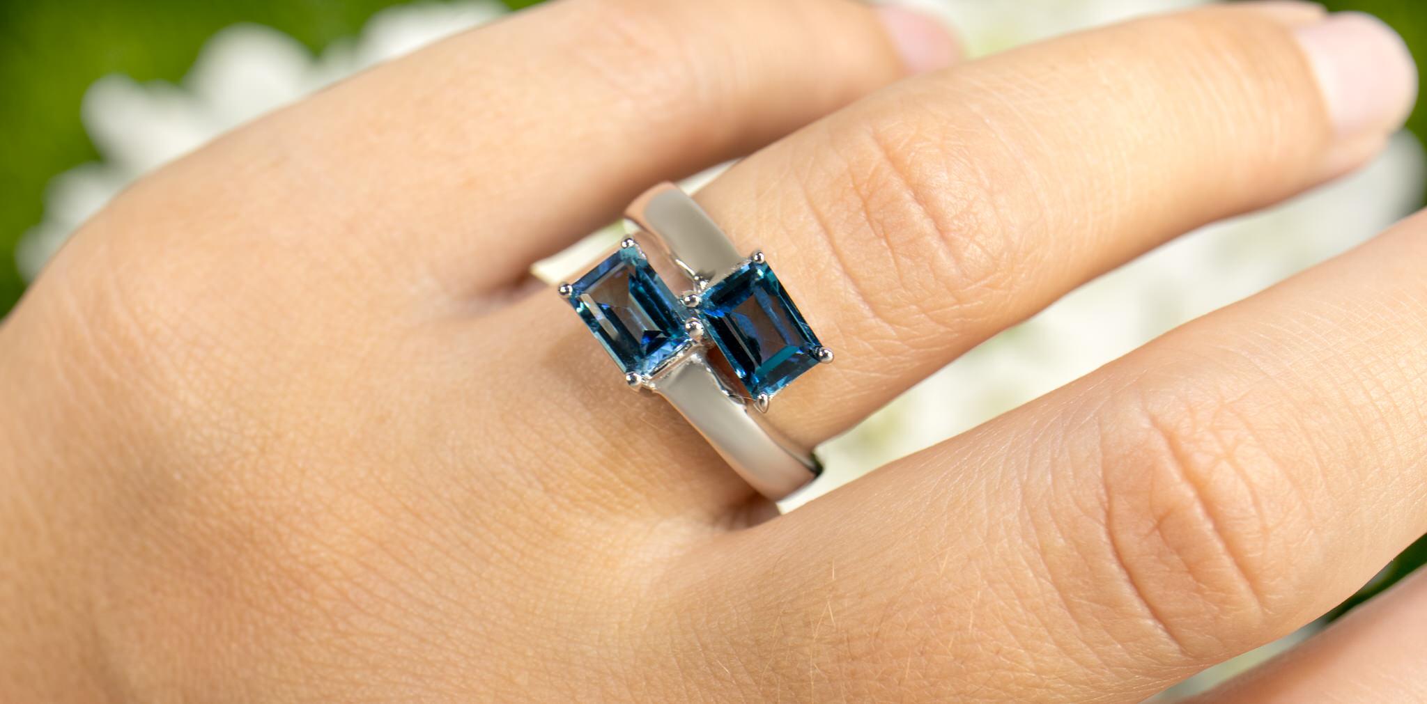 Taille octogone Bague de dérivation London Blue Topaz 2,44 carats en vente
