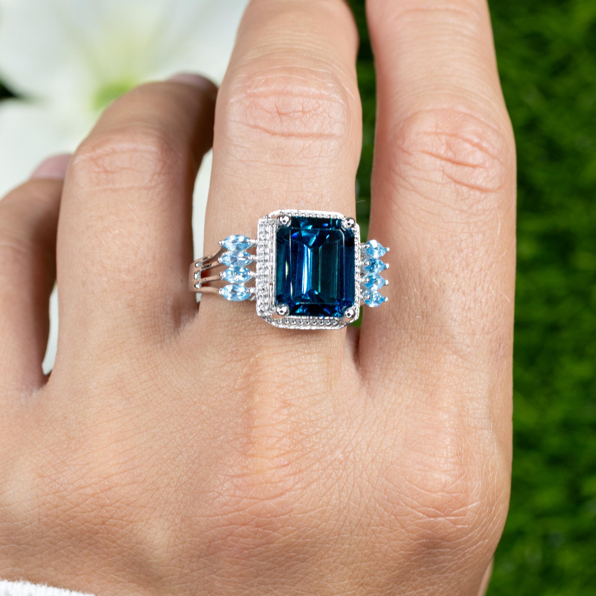 Contemporary London Blue Topaz Cocktail Ring Swiss Blue Topaz Setting 8.25 Carats For Sale