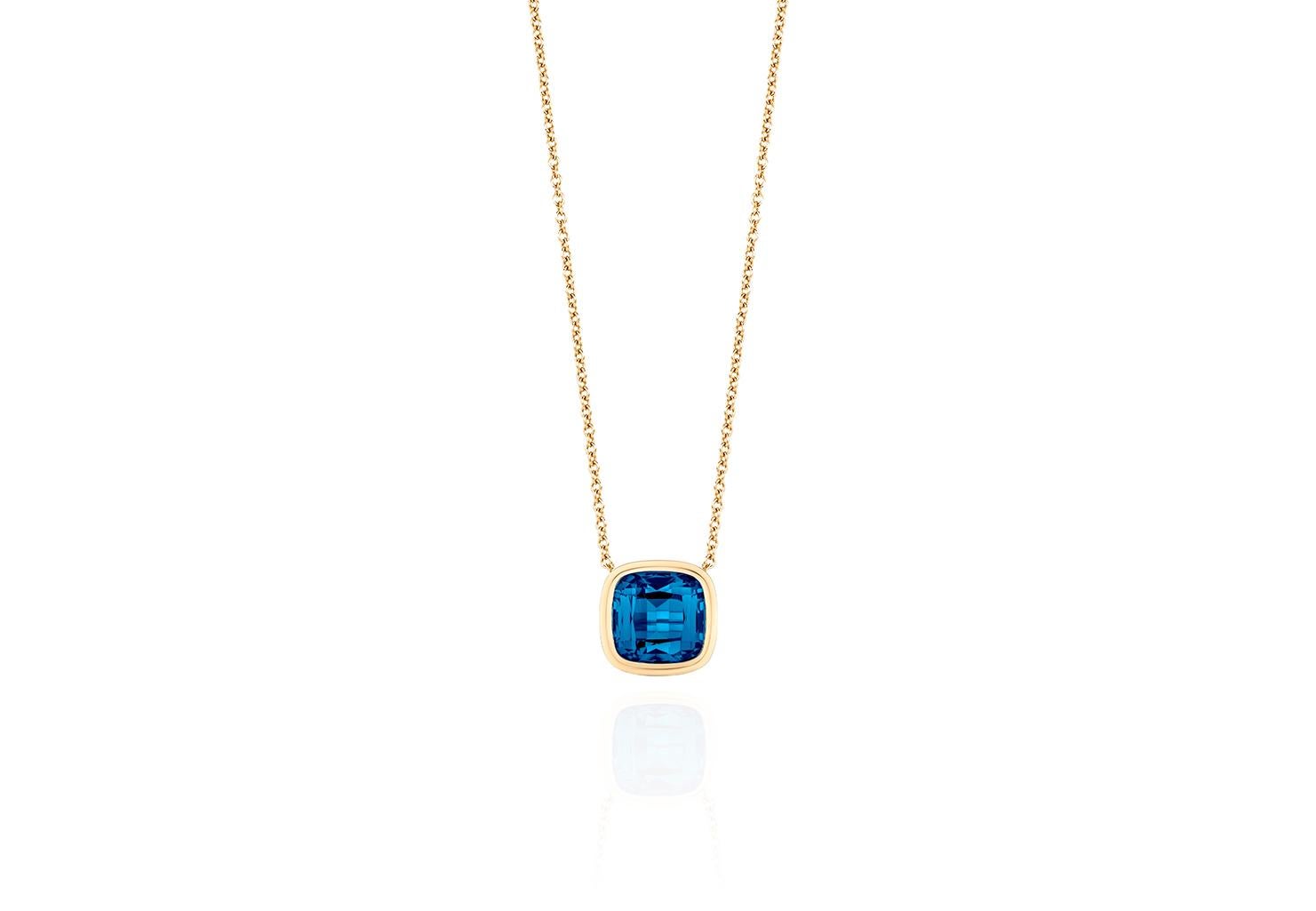 Londoner blauer Topas-Kissenanhänger aus 18 Karat Gelbgold mit Kissenschliff im Angebot 1