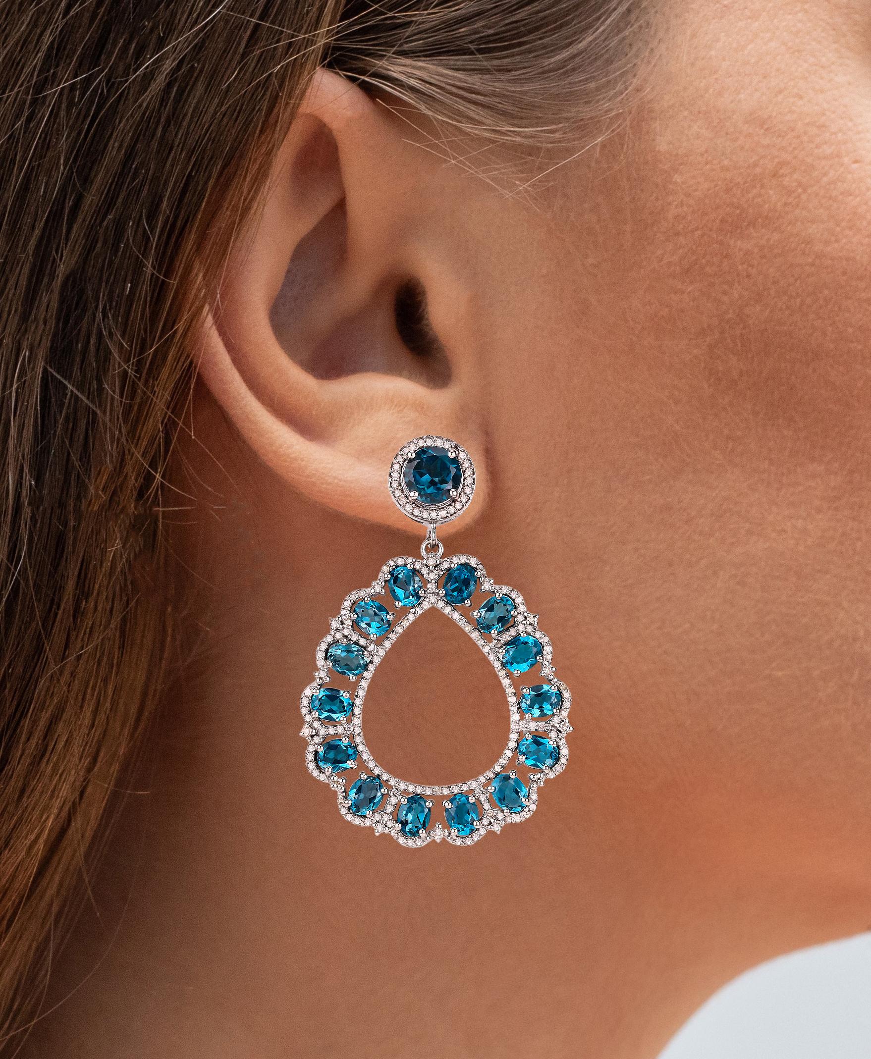 Londoner blauer Topas-Ohrringe mit Diamanten 15,52 Karat Sterlingsilber (Zeitgenössisch) im Angebot