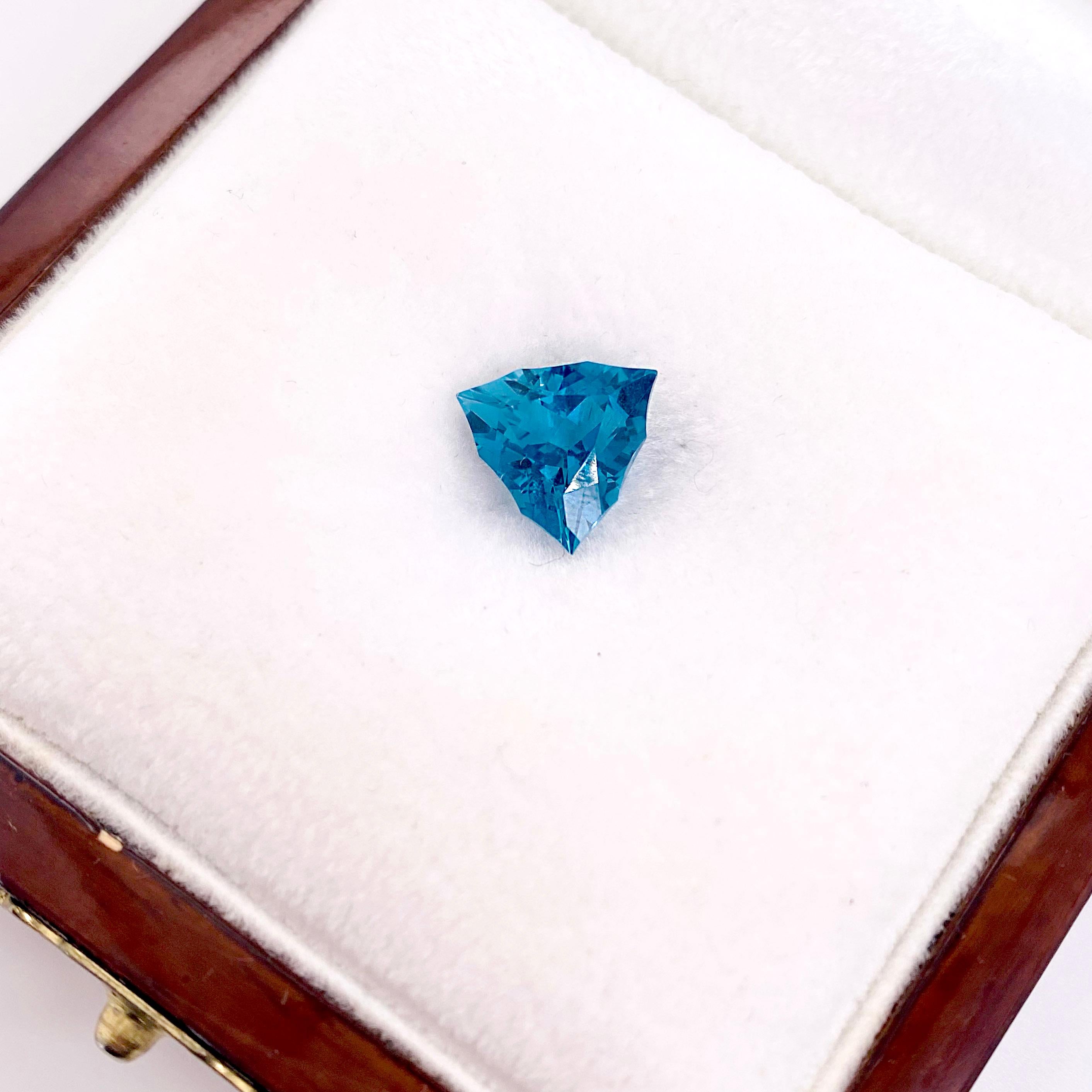 Contemporain Topaze bleue London London Fancy Gemstone 3,81 carats Cut by Famous Brazilian Cutter