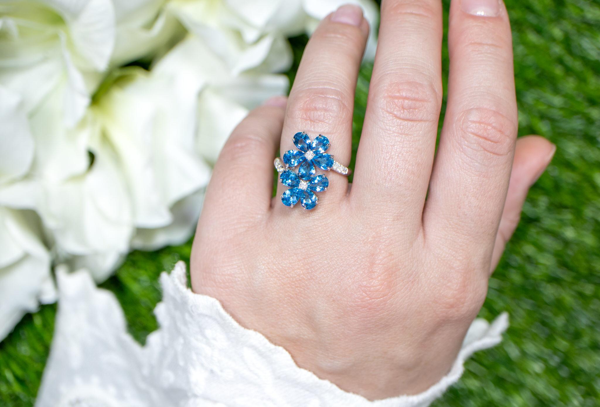 London Blue Topaz Flower Ring Diamonds 3.95 Carats 18K Gold In Excellent Condition For Sale In Laguna Niguel, CA