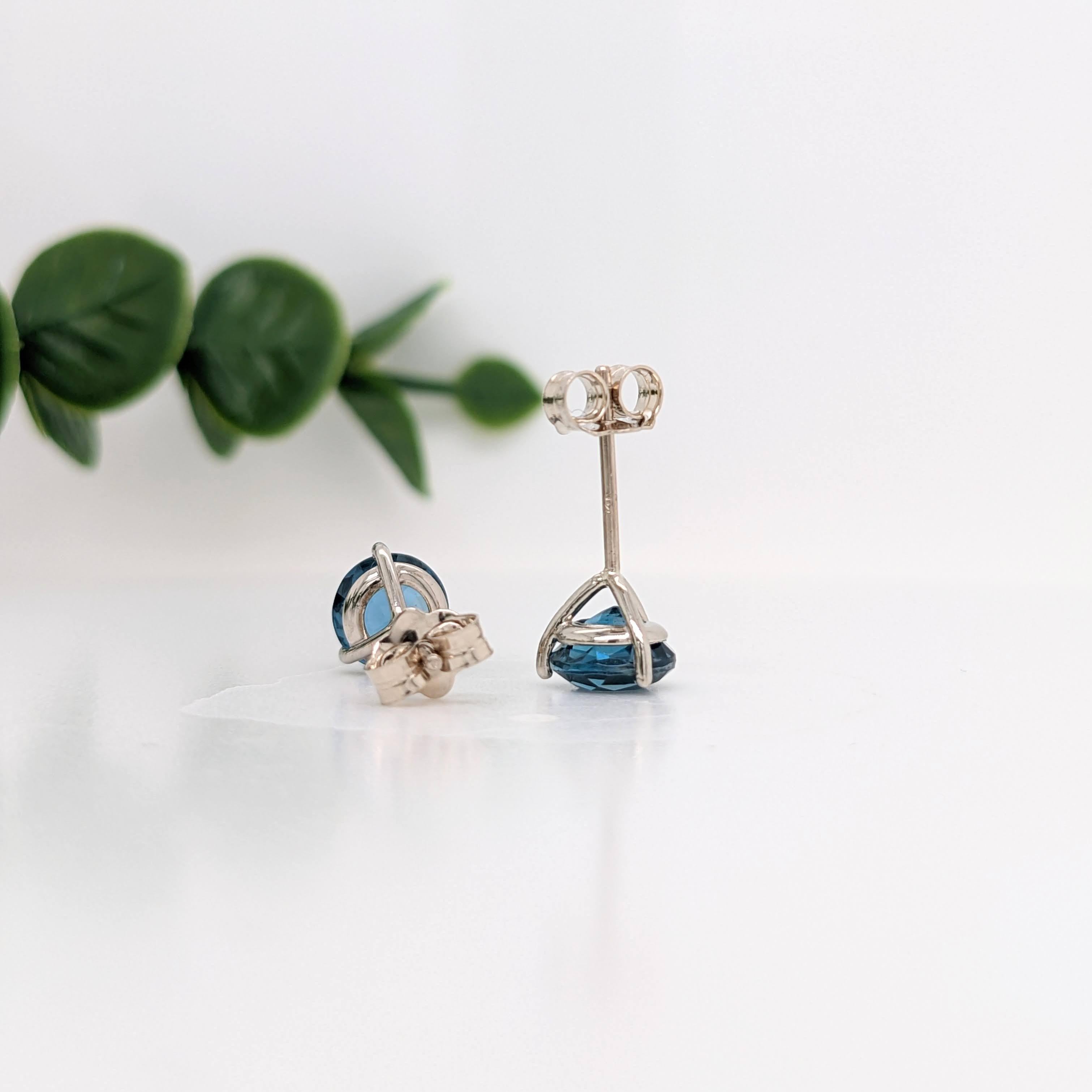 Donna London Blue Topaz Martini Solitaire Stud Earrings in Solid 14K Gold Round 5mm in vendita