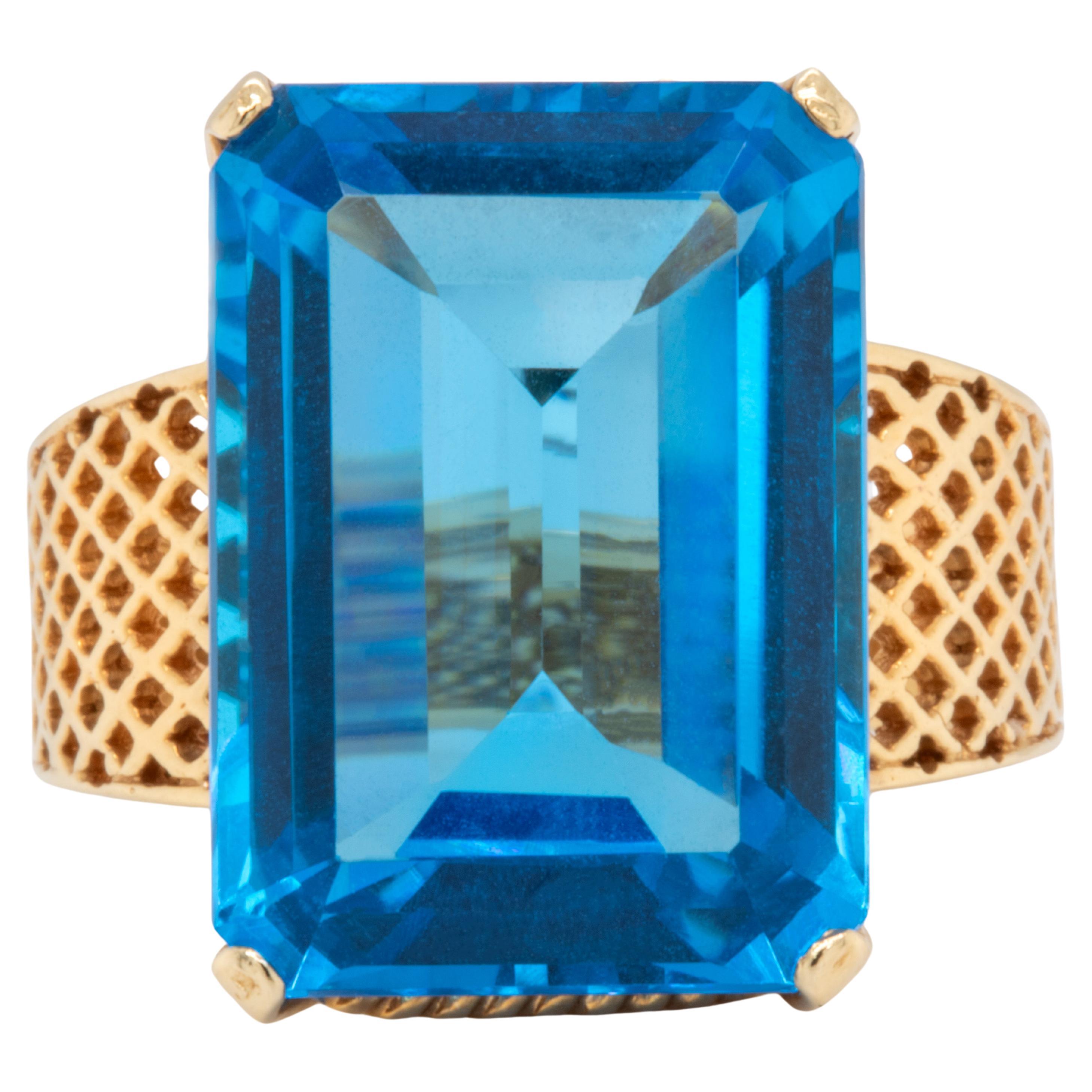 London Blue Topaz Ring 20 Carat 14K Yellow Gold For Sale