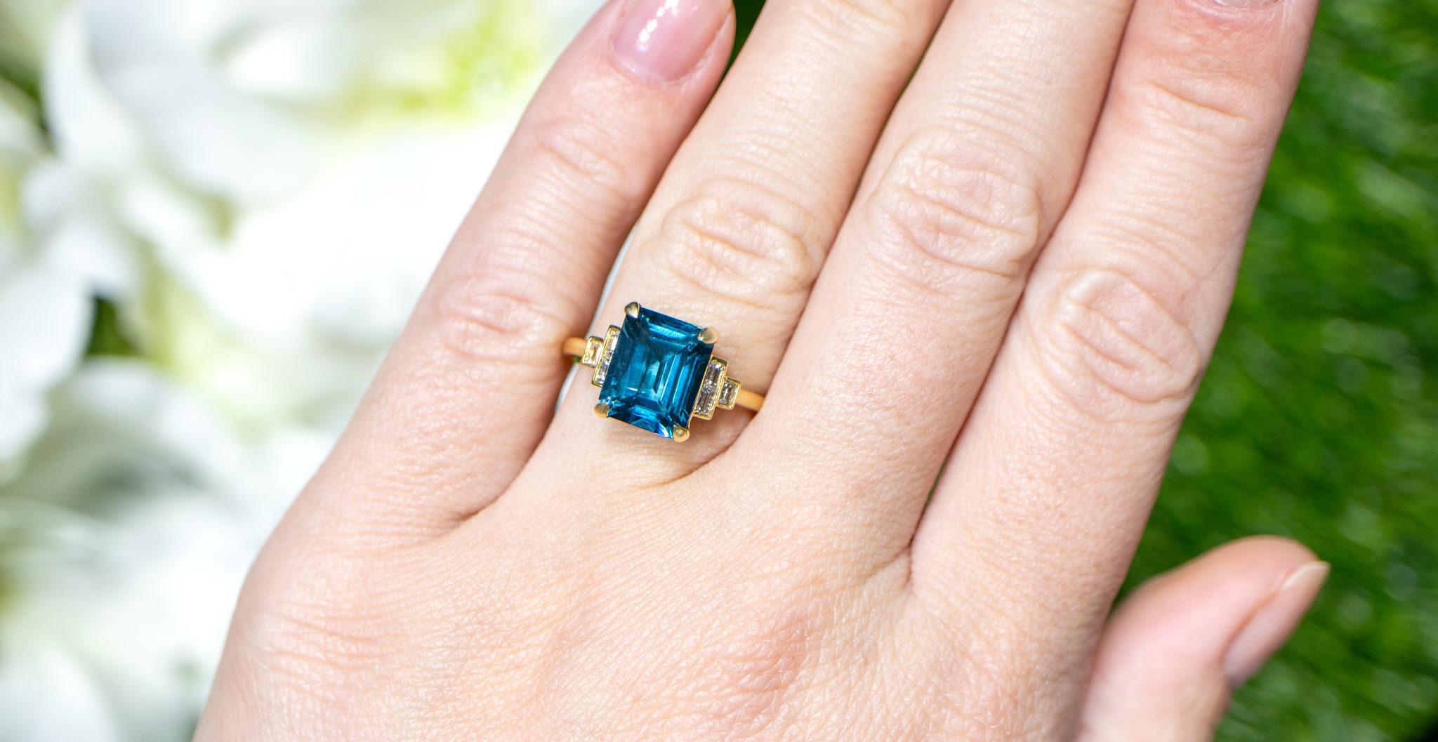 It comes with the Gemological Appraisal by GIA GG/AJP
All Gemstones are Natural
London Blue Topaz = 3.87 Carats
Diamonds = 0.20 Carats
Metal: 18K Yellow Gold
Ring Size: 6.5* US
*It can be resized complimentary