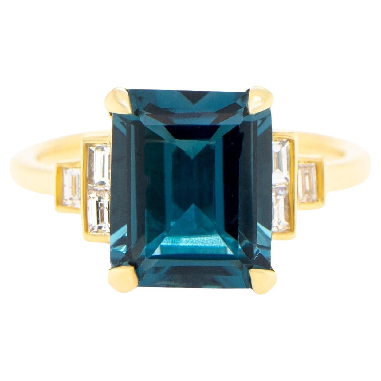London Blue Topaz Ring Diamond Setting 4 Carats 18K Yellow Gold For Sale