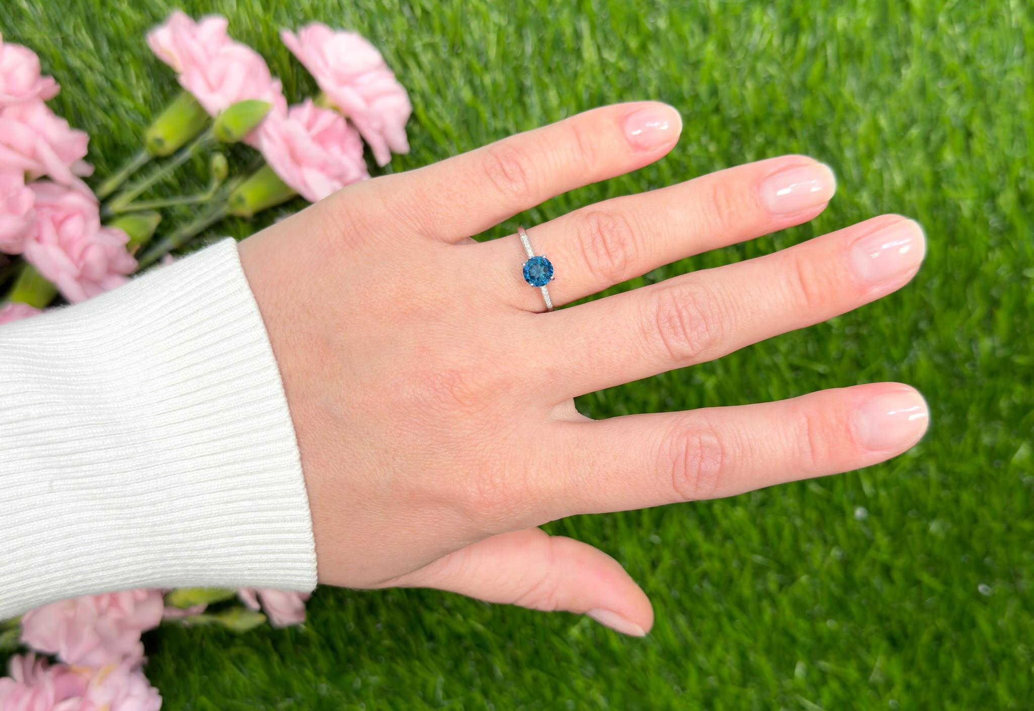 Contemporain Bague London topaze bleue avec diamants 1,05 carats or blanc 14 carats en vente