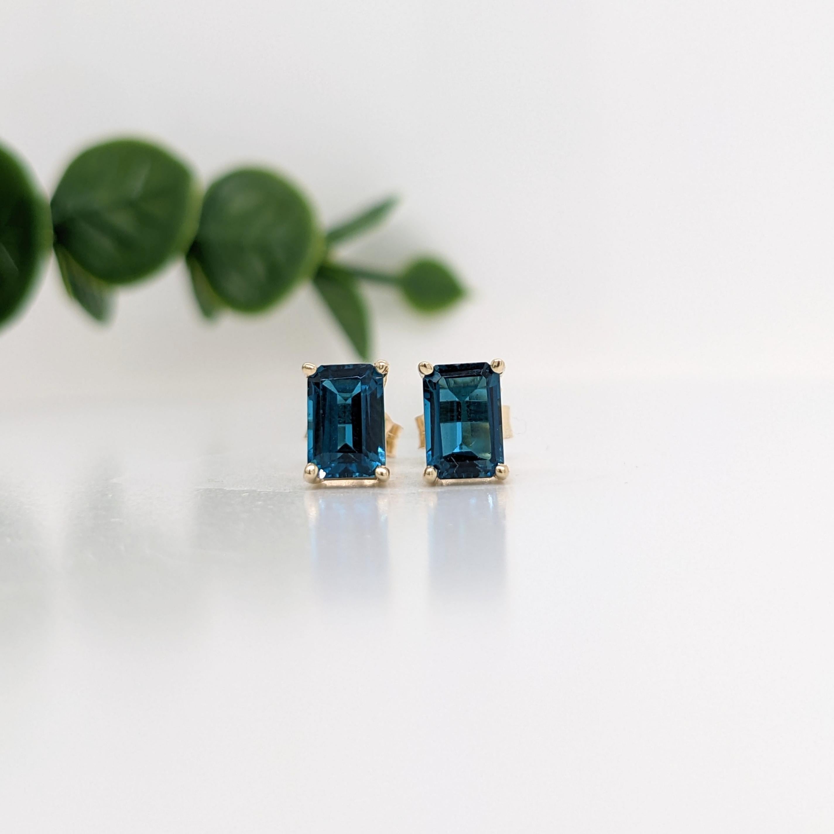 Moderne Clous d'oreilles solitaires London en or massif 14 carats, taille émeraude 6 x 4 mm en vente