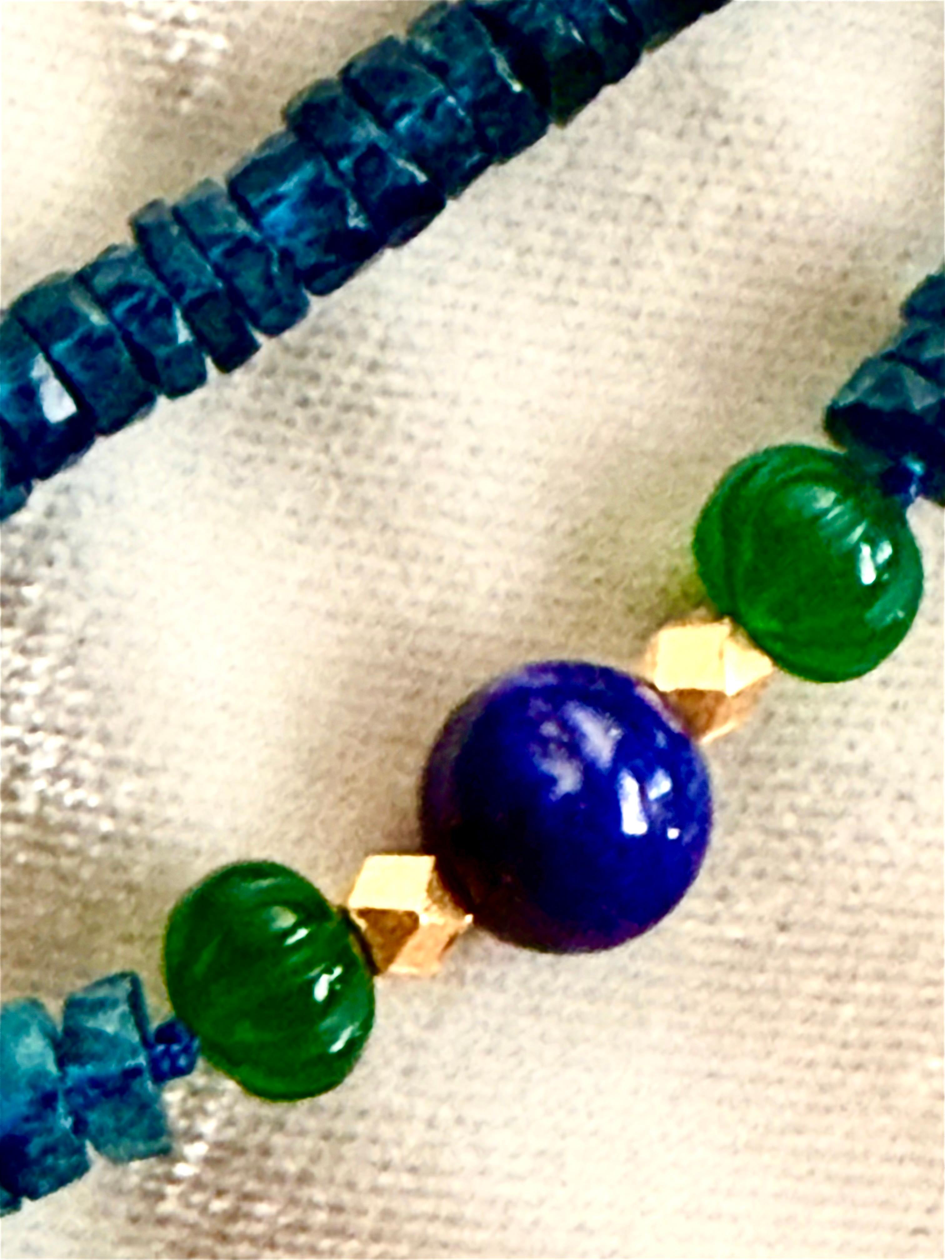 Collana in metallo dorato, topazio blu di Londra, turchese, lapislazzuli e azzurrite. in vendita 9