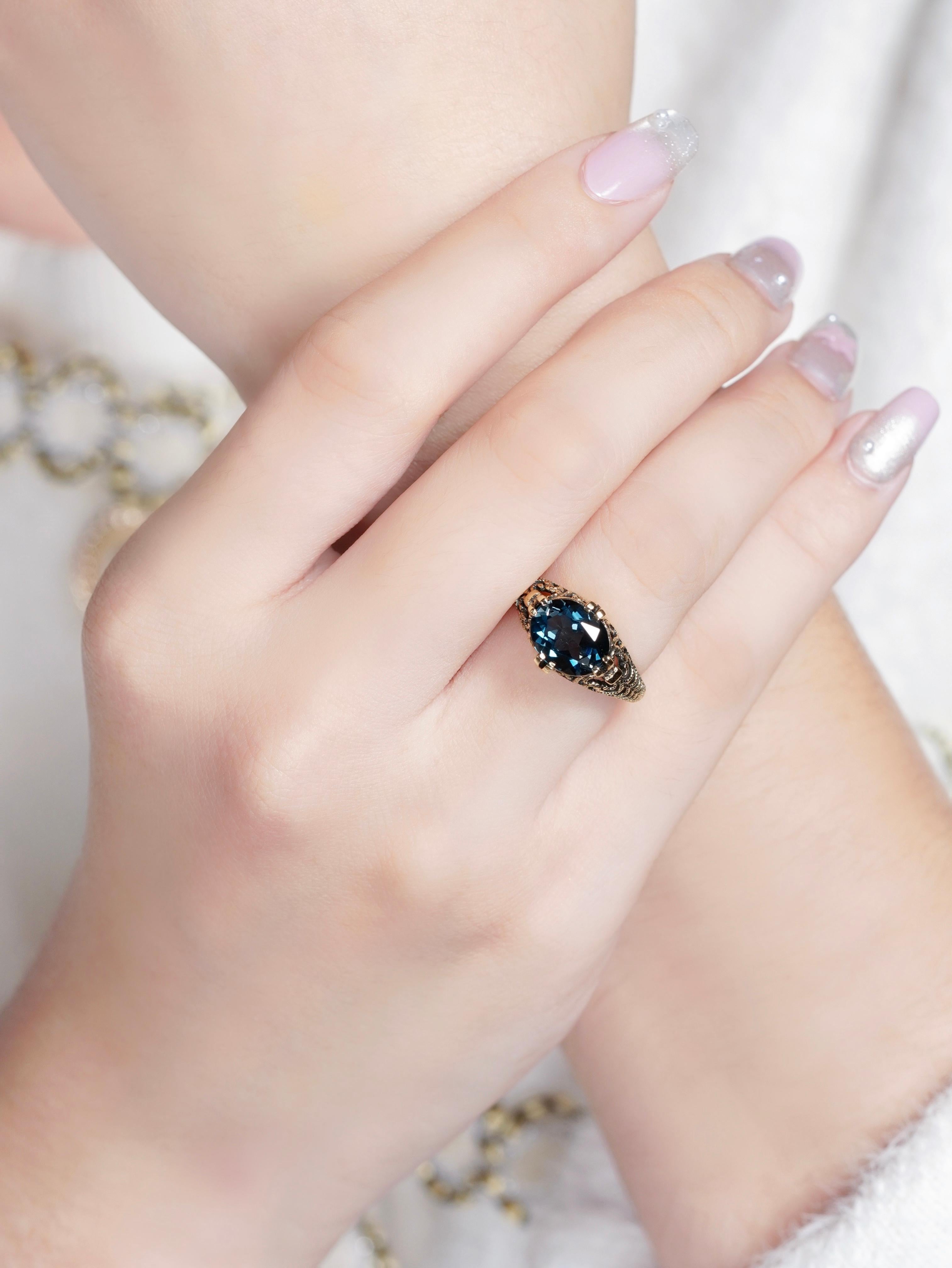 London Blue Topaz Vintage Style Filigree Ring in Solid 9K Yellow Gold en venta 1
