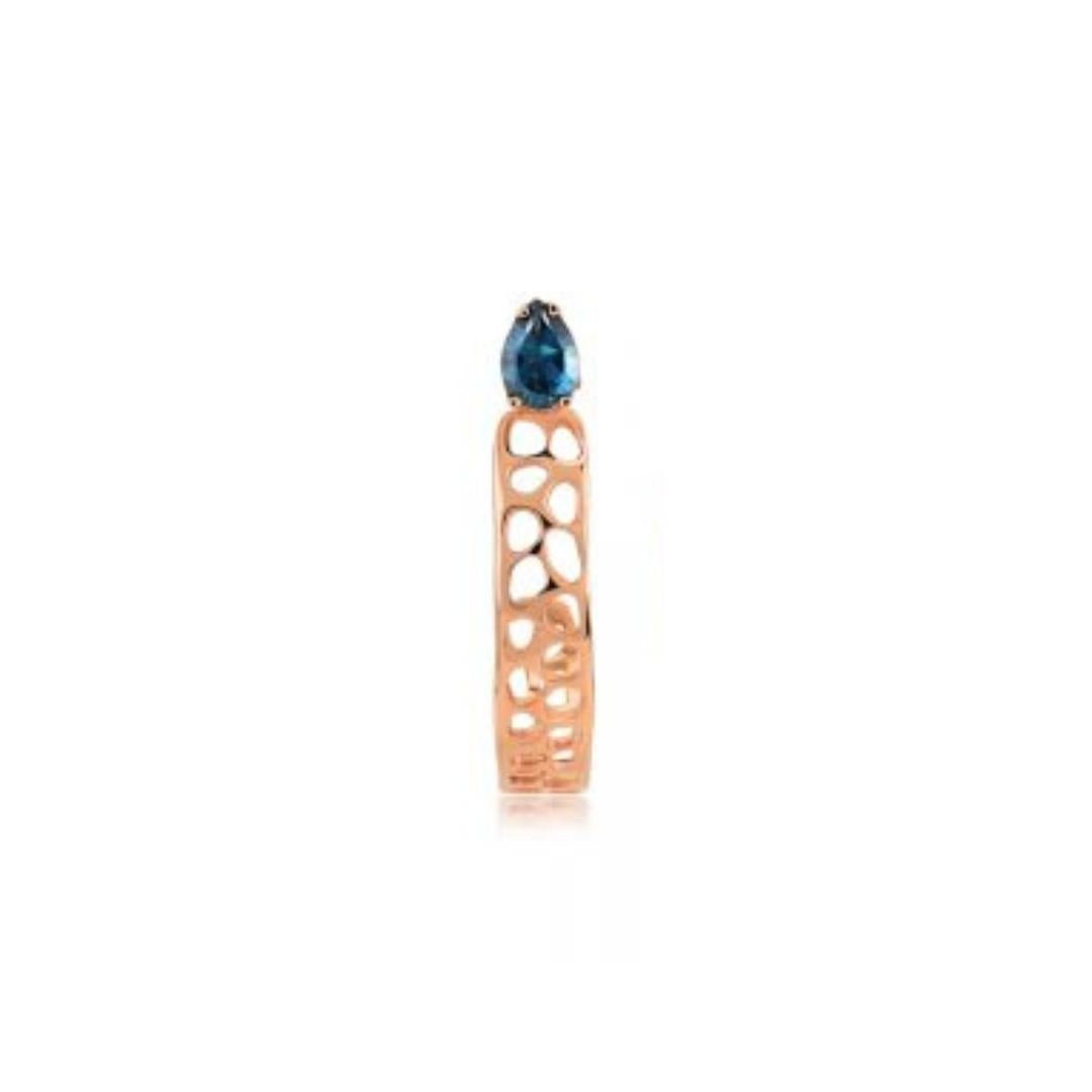 London blue topaz waves earrings in 14k rose gold by Selda Jewellery

Additional Information:-
Collection: Waves Collection
14k Rose gold
1.2ct London blue topaz
Height 4.5cm