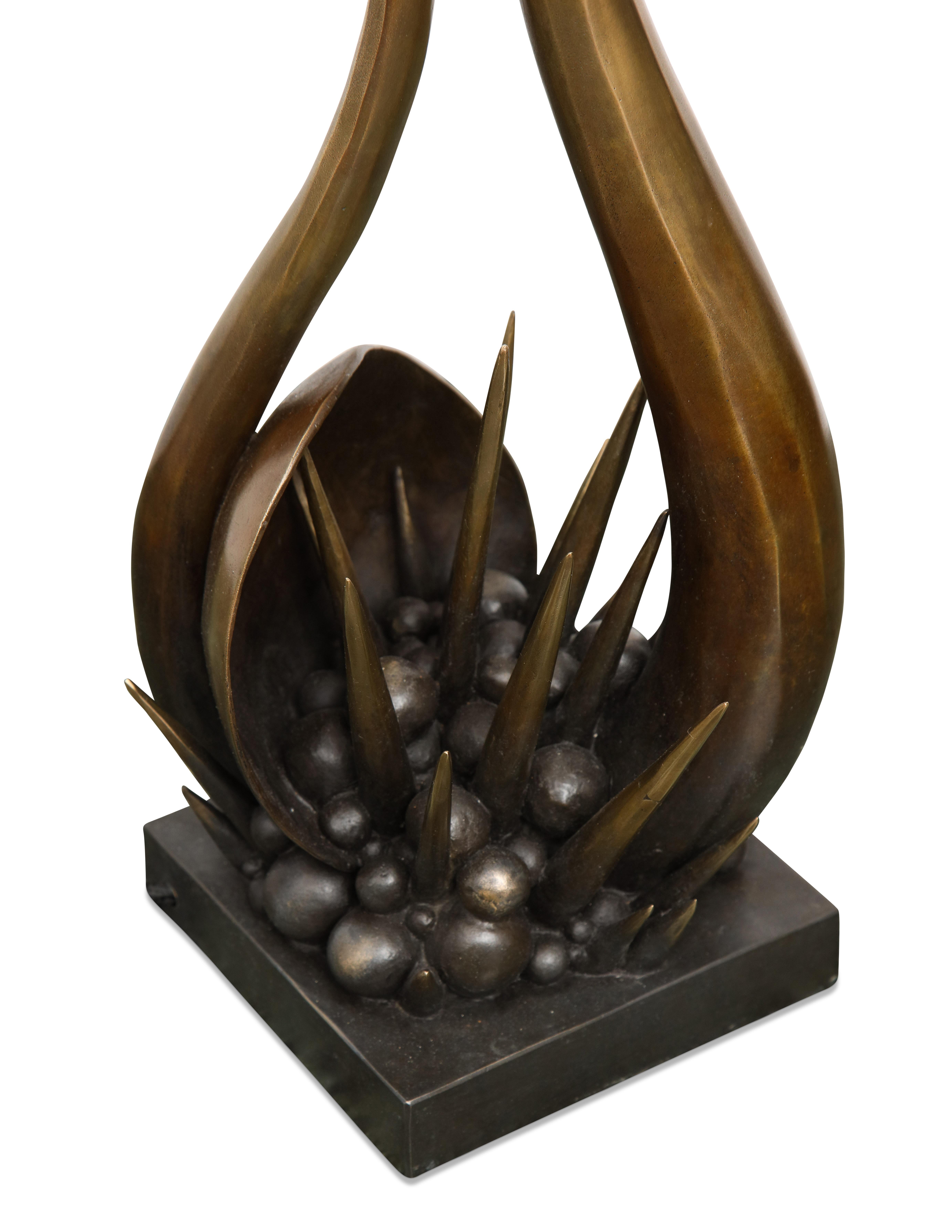 „London“ Lampe aus Bronzeguss von Kelly Kiefer (21. Jahrhundert und zeitgenössisch) im Angebot