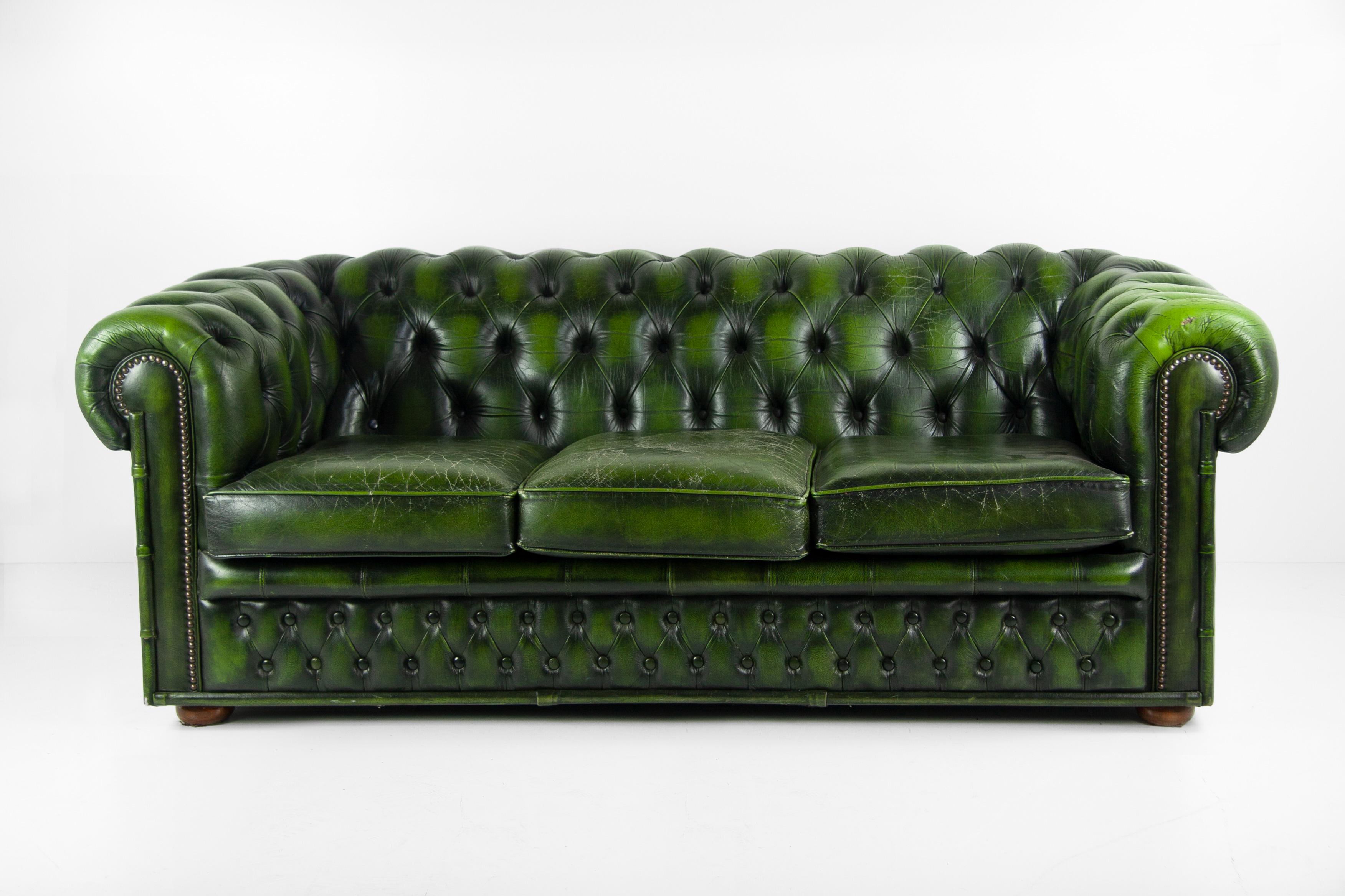 Londoner Chesterfield-Sofa in Petrolgrün, 1960er Jahre (Moderne der Mitte des Jahrhunderts) im Angebot