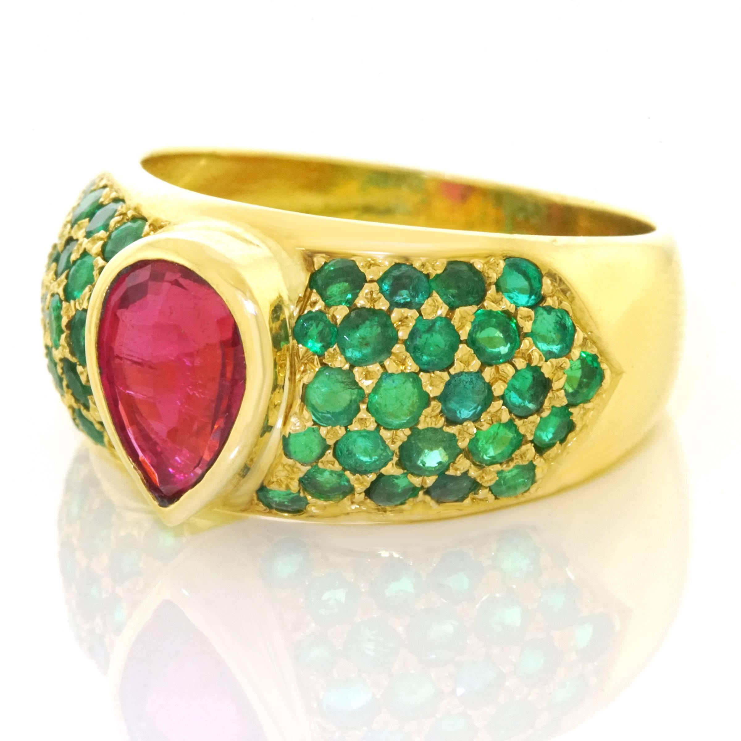 London Chic Tourmaline and Emerald Set Gold Ring In Excellent Condition In Litchfield, CT
