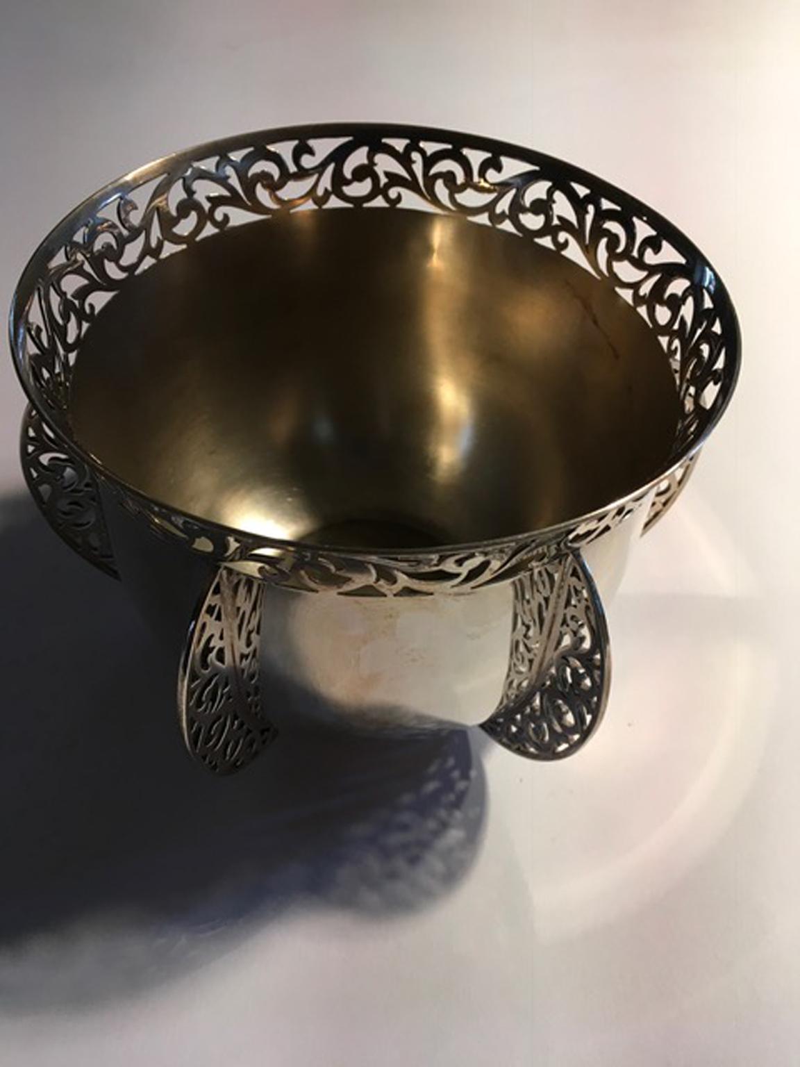 London early 20th century sterling silver bowl by Goldsmiths & Silversmiths

This elegant bowl has a finely floral carved drawn made by the London jewelers. 
A piece of timeless beauty to collect.

Fully marked.
With certificate of Authenticity.
 