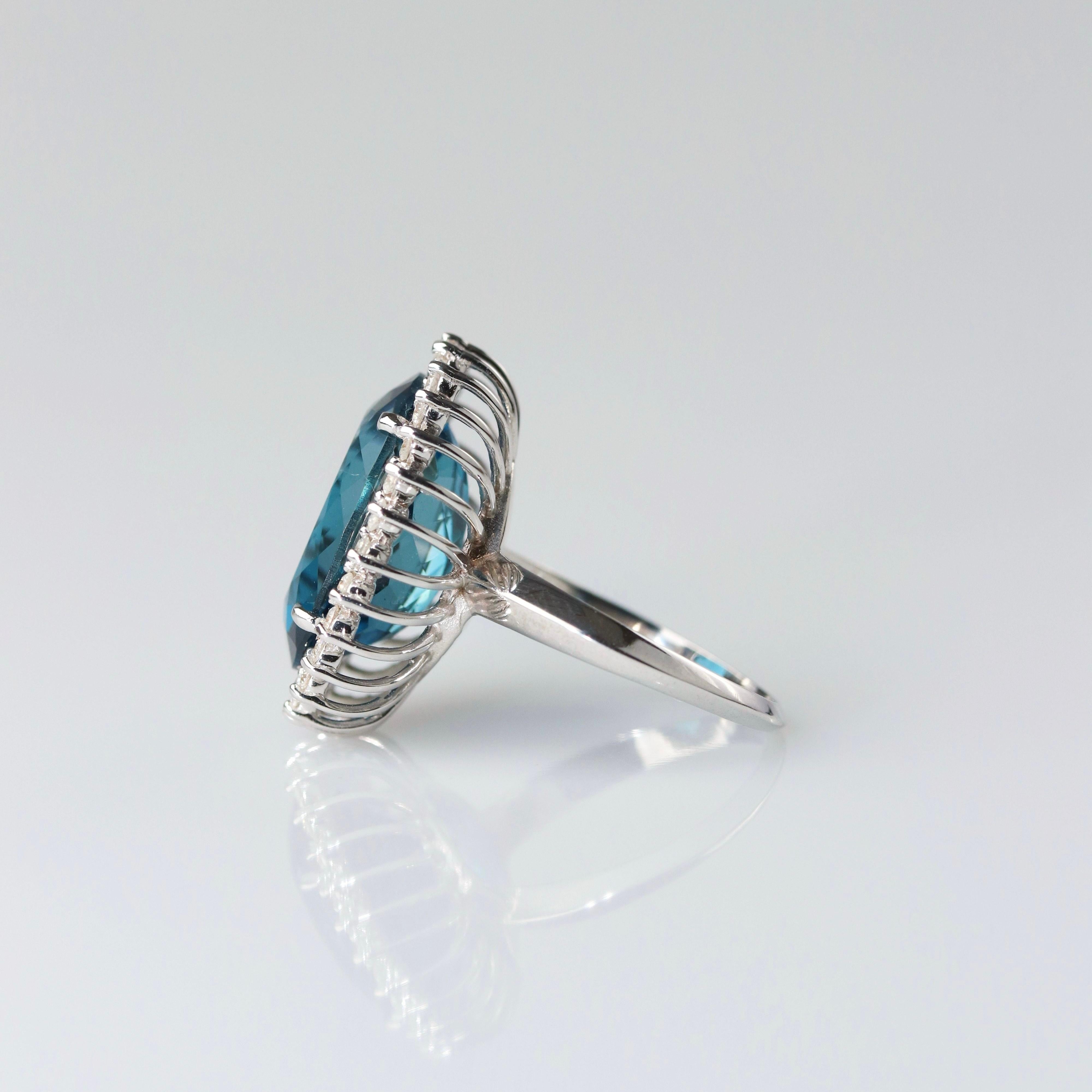 London Lady D Ring  - 18K Solid Gold, Diamond and London Blue Topaz For Sale 5