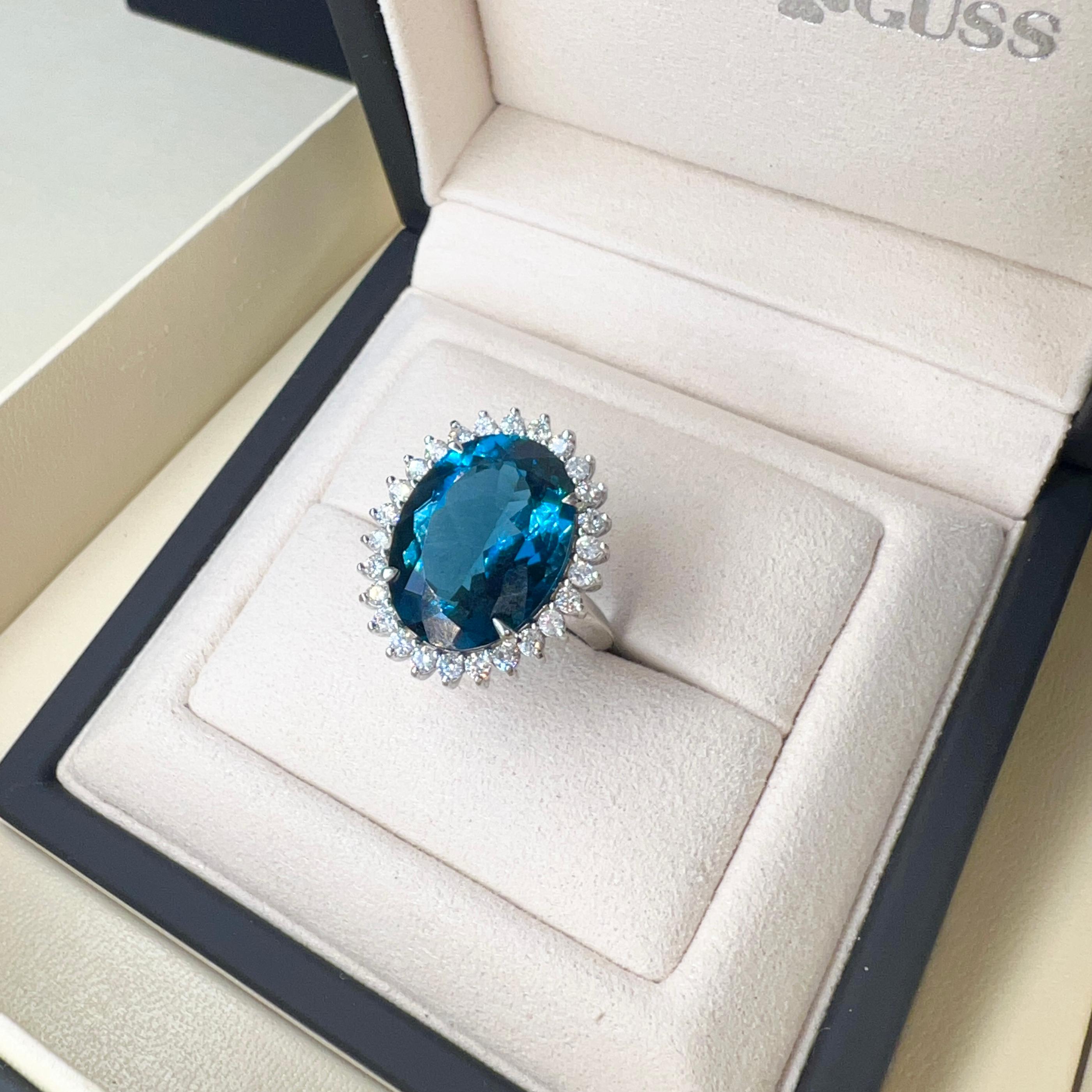 London Lady D Ring 18K Solid Gold-Diamond London Topaz -Substantial Gold Content For Sale 3