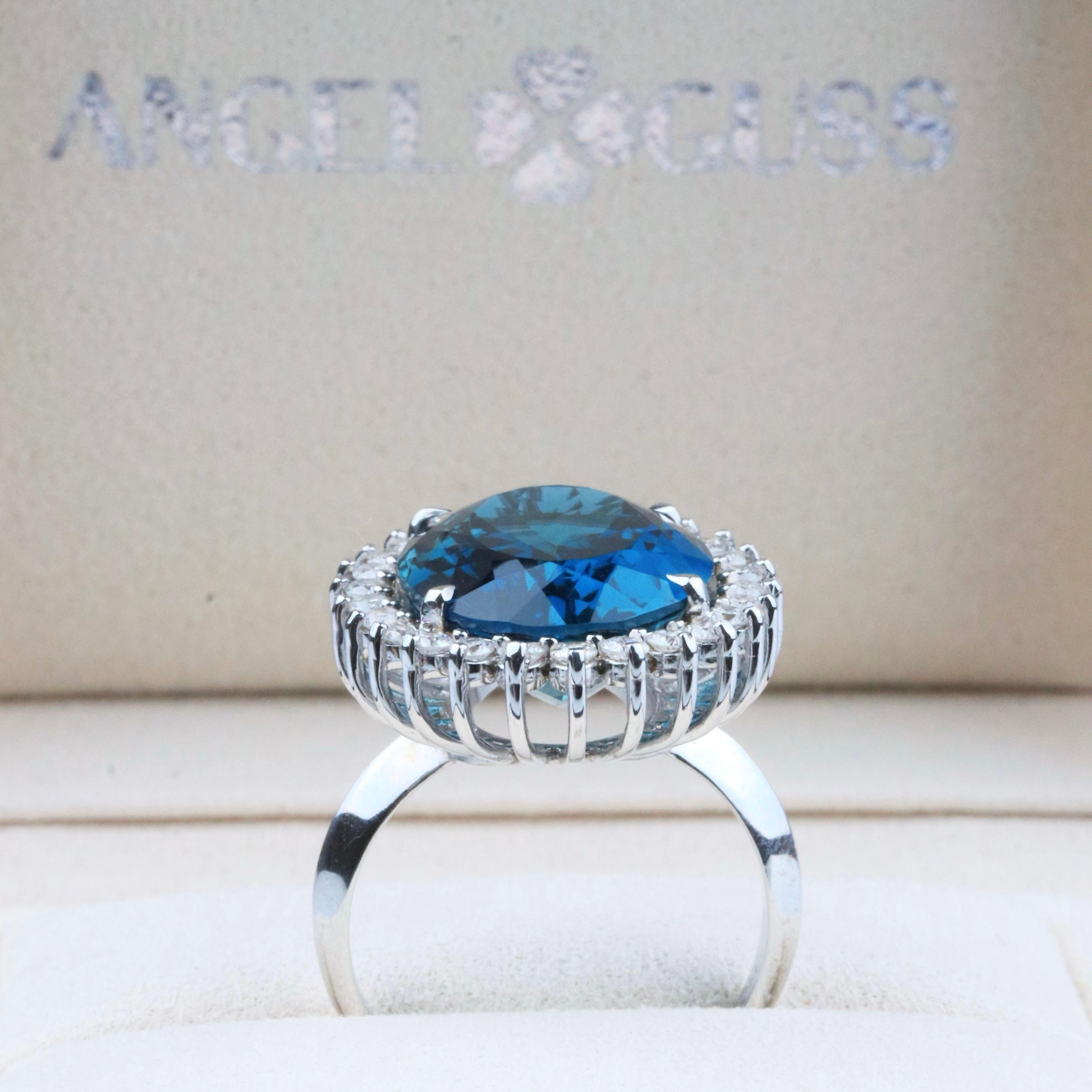Women's London Lady D Ring  - 18K Solid Gold, Diamond and London Blue Topaz For Sale