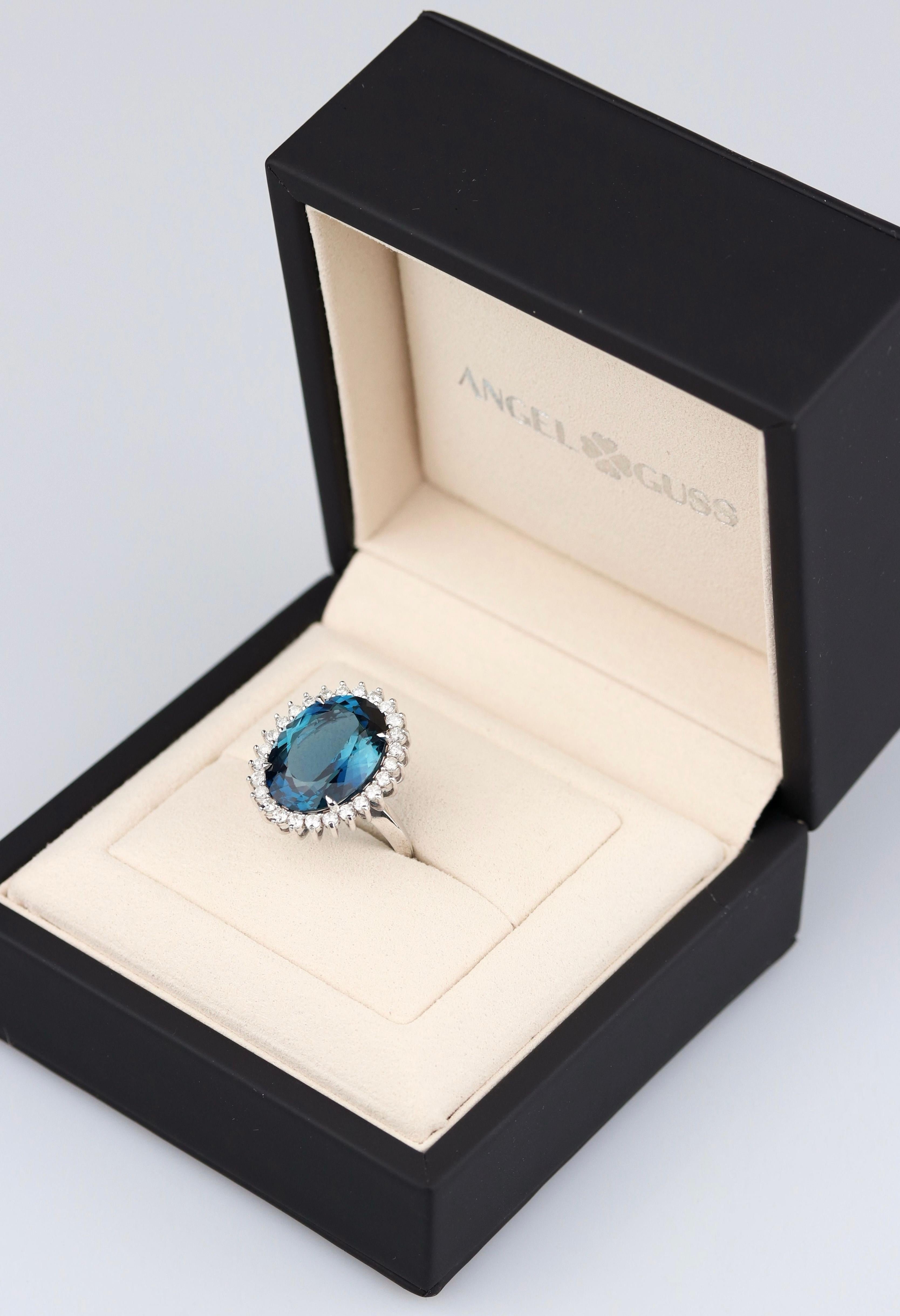 London Lady Ring with Diamond - 18K Solid Gold - London Topaz  For Sale 3