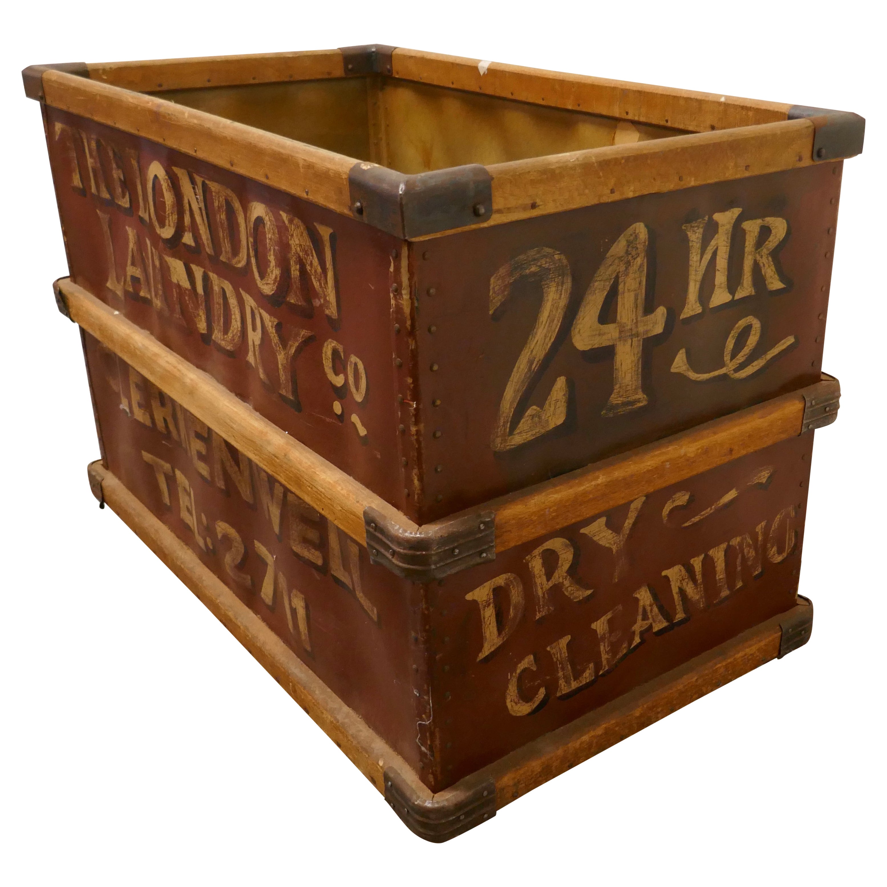London Laundry Co. Chariot industriel   Superbe pièce de la London Laundry en vente