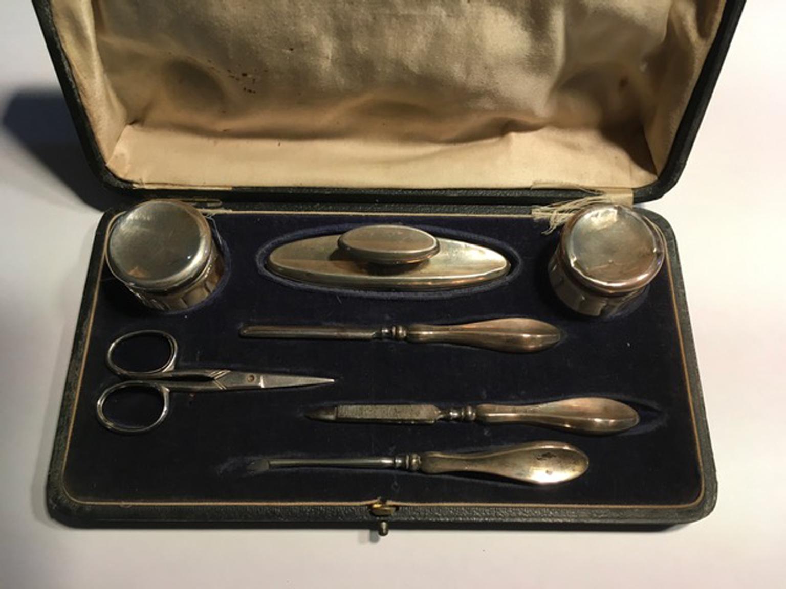 London Mid-19th Century Vanity Kit Set Sterling Silver For Sale 5