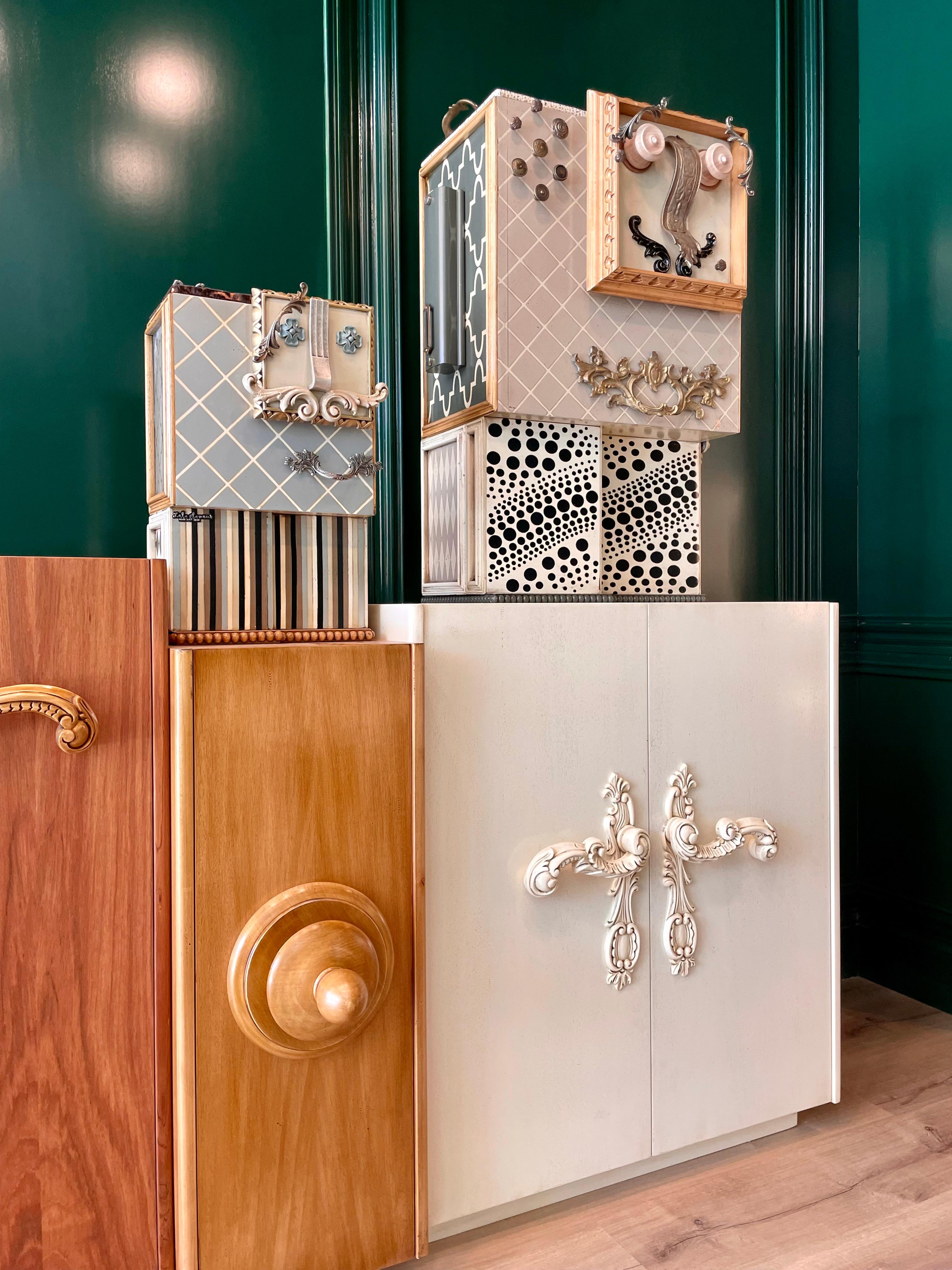 Aparador London, cuatro puertas y tres cajones, by Lola Glamour en Nuevo estado para la venta en Geneve, CH