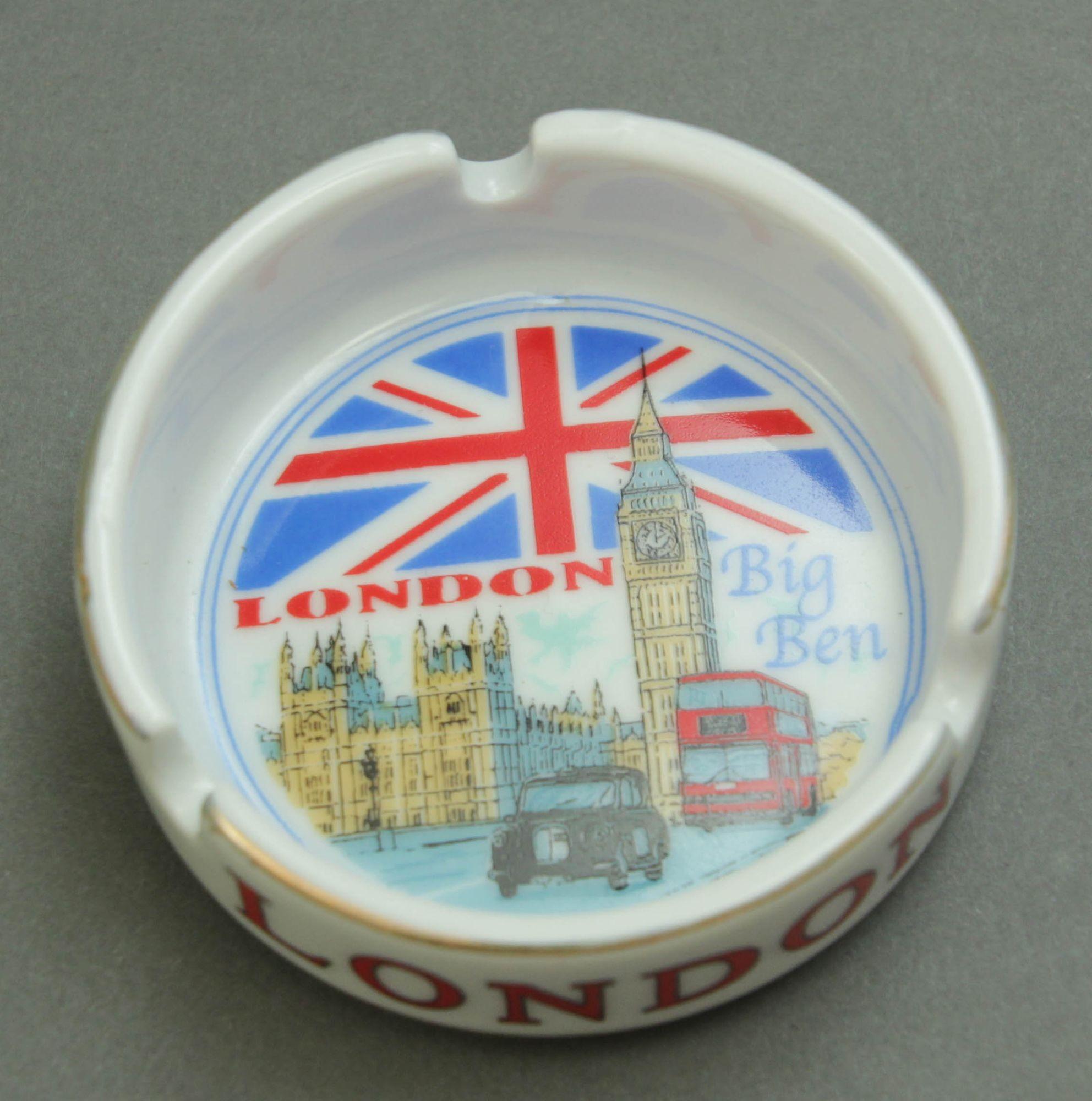 Round Decorative Ashtray, London Souvenir Porcelain Dish with UK Landmarks.Bring a touch of London into your home with this vibrant porcelain ashtray featuring iconic landmarks from the UK's capital. Ideal for travelers and Anglophiles, this