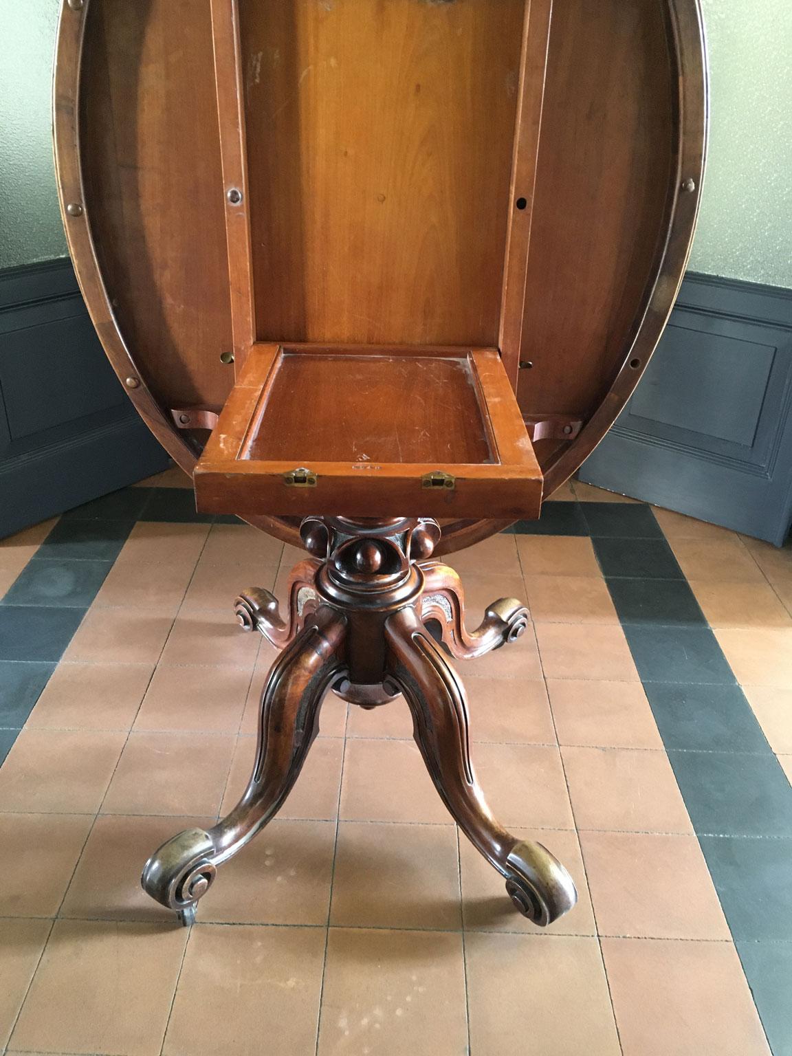 London Mid-19th Century Oval Walnut Tip Top Table by T.H. Filmer & Sons For Sale 11