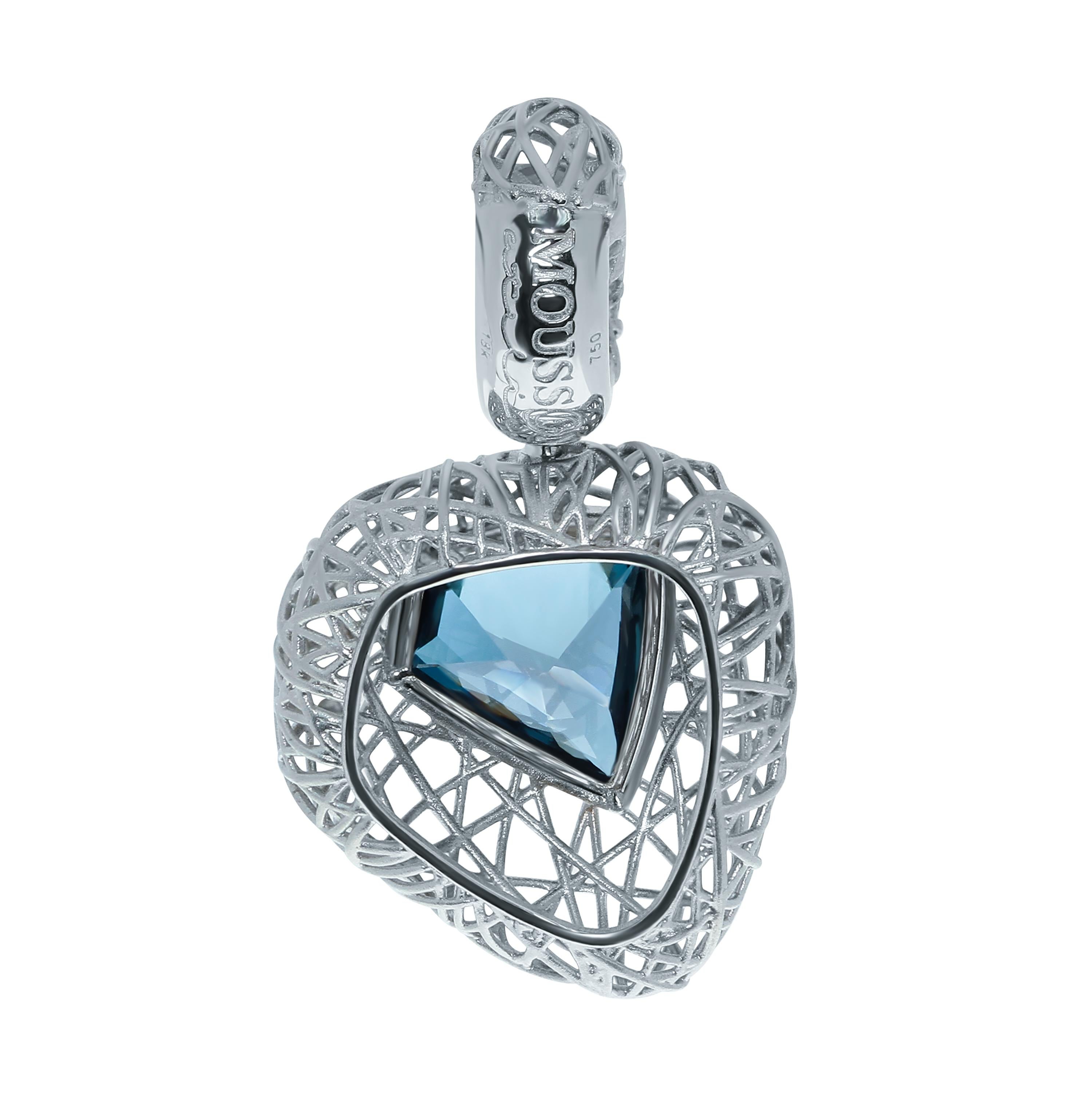 London Topaz 2.60 Carat 18 Karat White Gold Rolling Stone Pendant
We all know about Western films, where rolling stones are moving all the time in the desert. Our collection is inspired by this amazing plant. Thin 