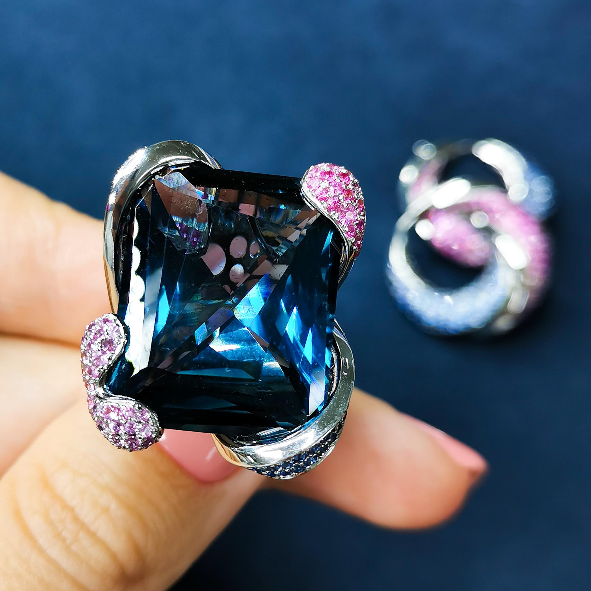 London Topaz 41.79 Carat Blue Pink Sapphires 18 Karat White Gold New Age Ring For Sale 4