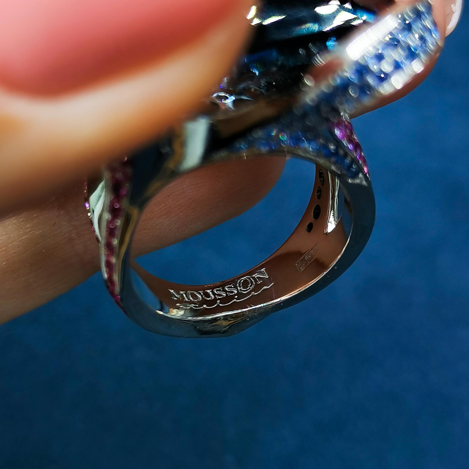 Women's London Topaz 41.79 Carat Blue Pink Sapphires 18 Karat White Gold New Age Ring For Sale