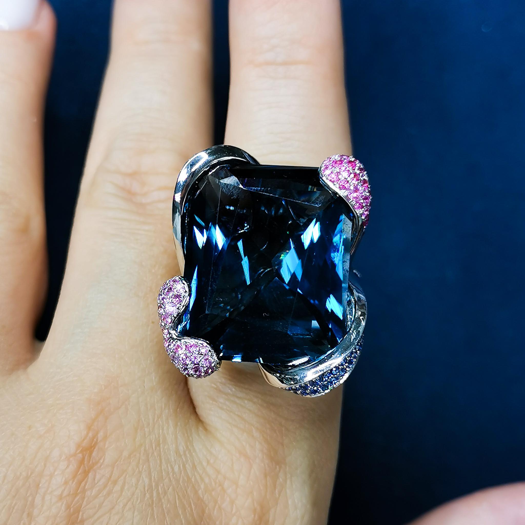 London Topaz 41.79 Carat Blue Pink Sapphires 18 Karat White Gold New Age Ring For Sale 1