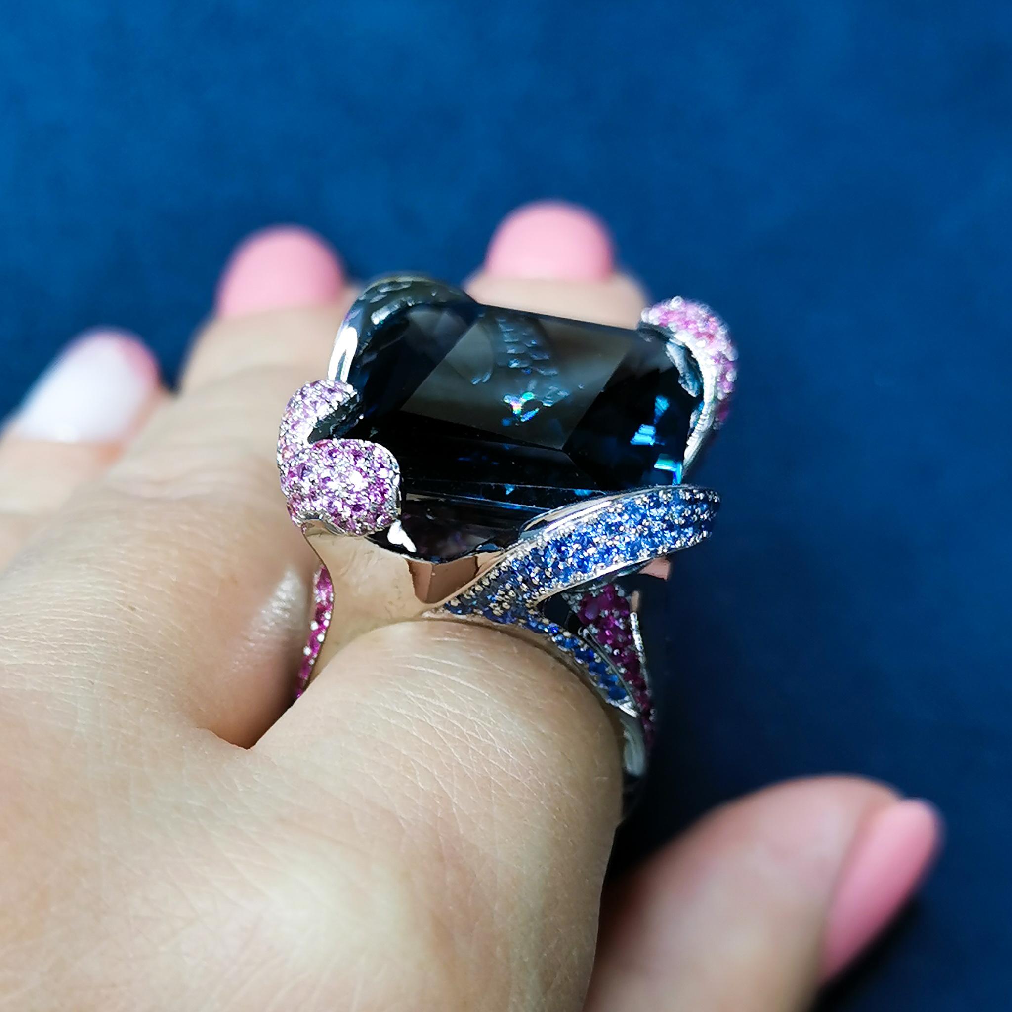 London Topaz 41.79 Carat Blue Pink Sapphires 18 Karat White Gold New Age Ring For Sale 2