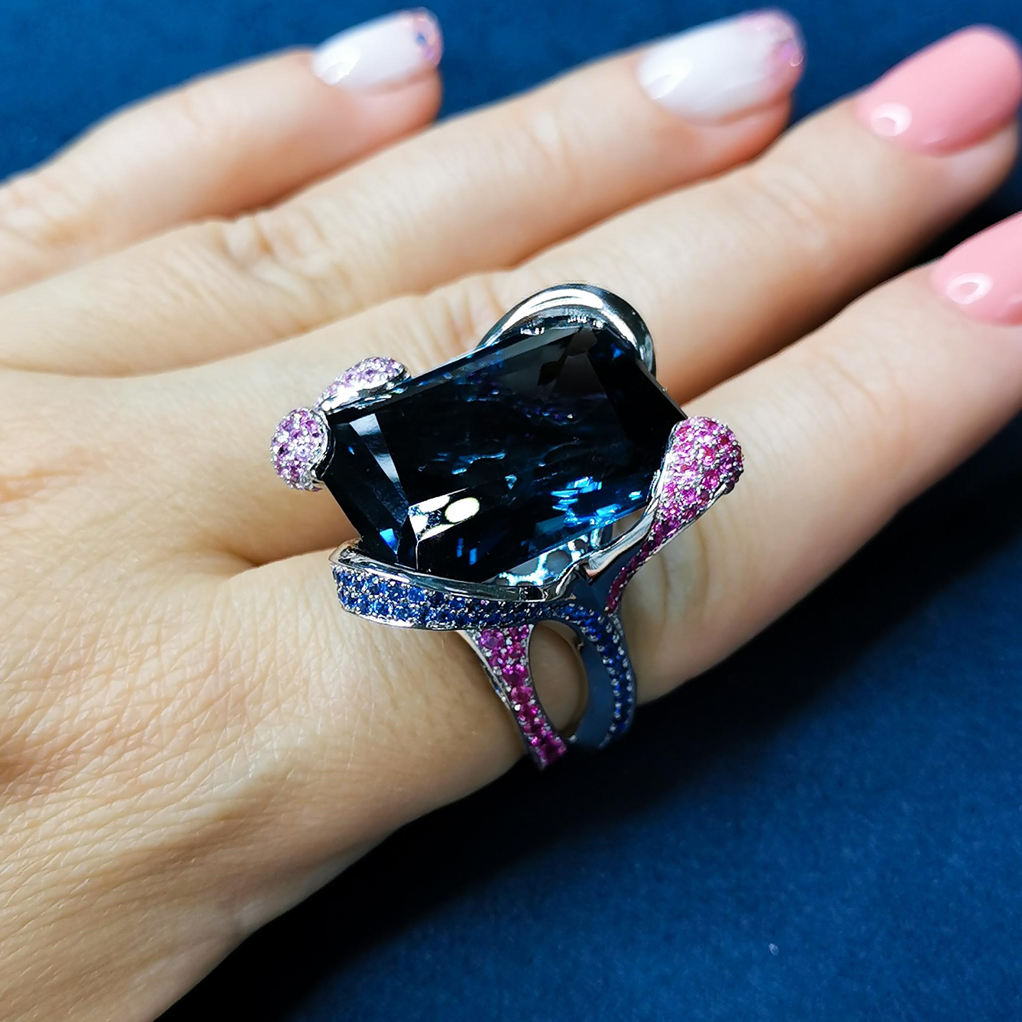 London Topaz 41.79 Carat Blue Pink Sapphires 18 Karat White Gold New Age Ring For Sale 3